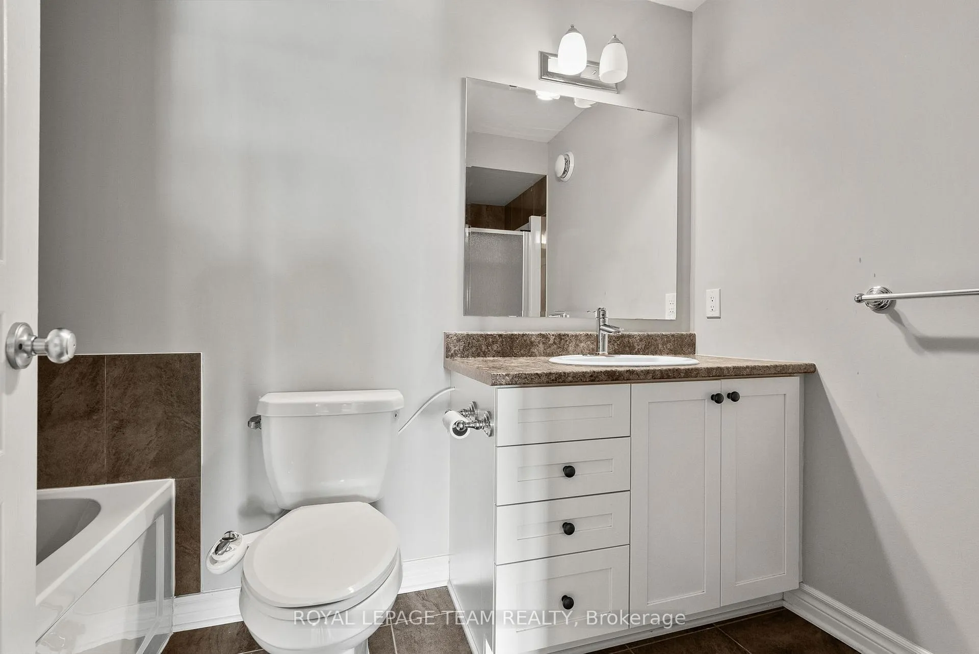 Photo 22 of 88 Stockholm Private, Ottawa, Riverside South/Gloucester Glen — HOMEH
