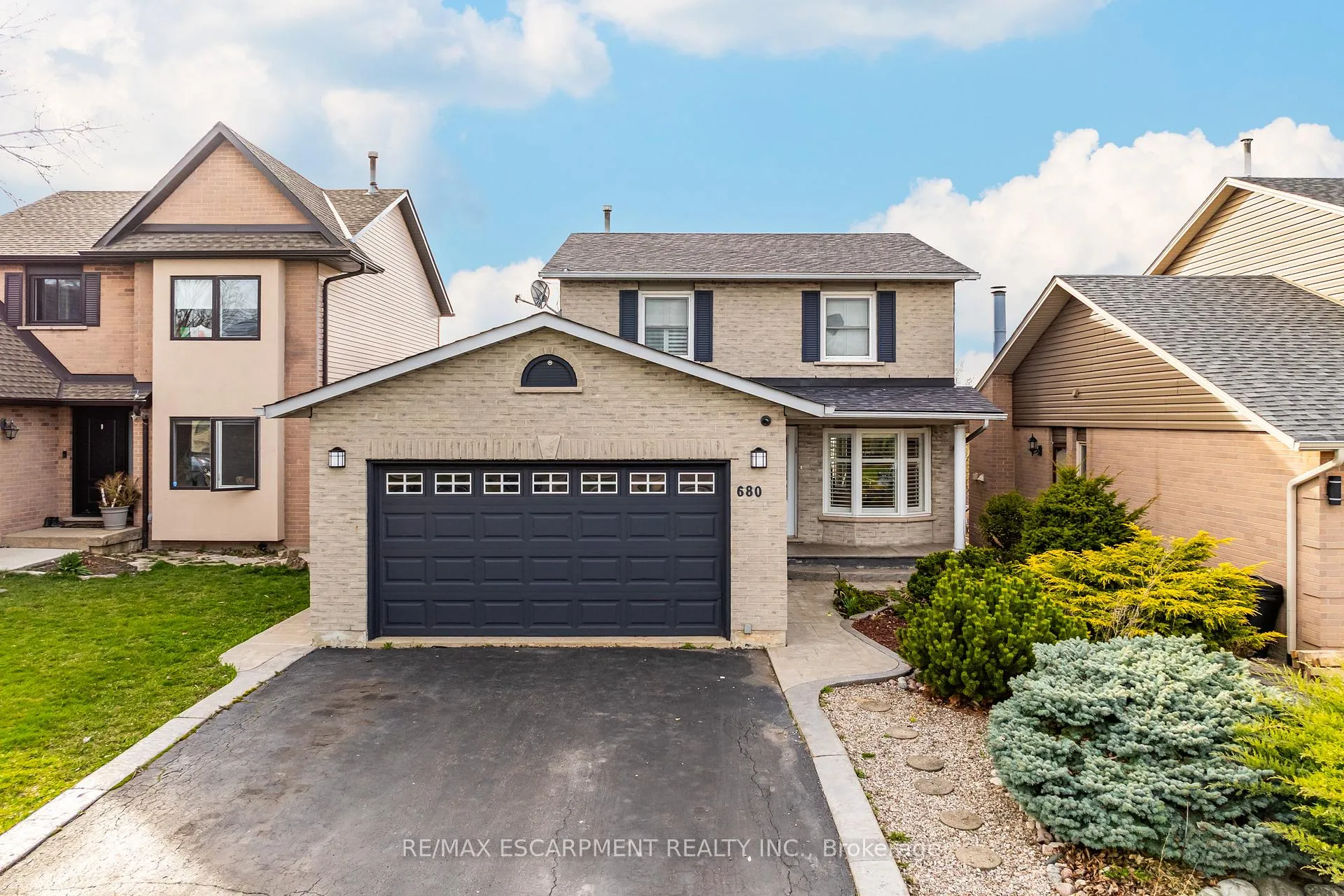 Photo 3 of 680 Rexford Drive, Hamilton, Randall — HOMEH