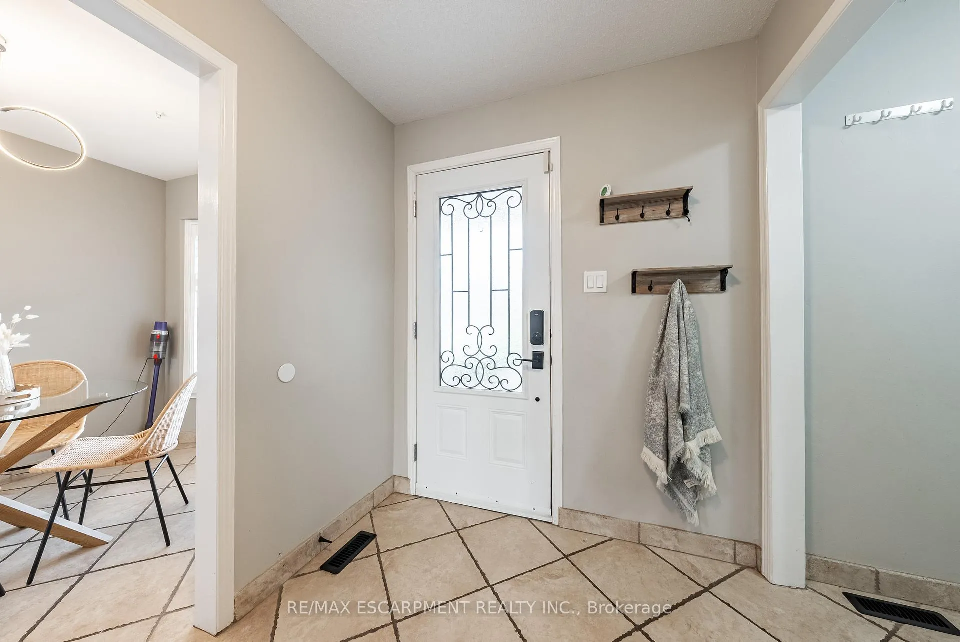 Photo 4 of 680 Rexford Drive, Hamilton, Randall — HOMEH