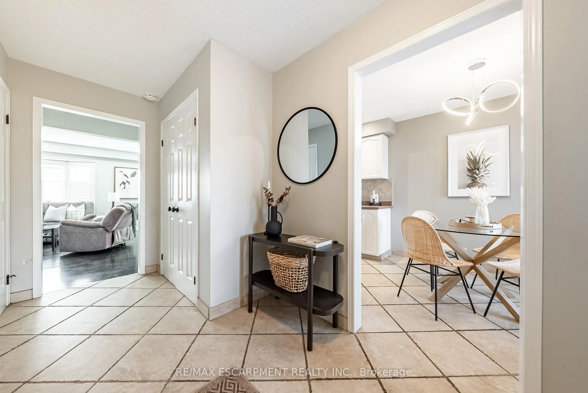 Photo 5 of 680 Rexford Drive, Hamilton, Randall — HOMEH
