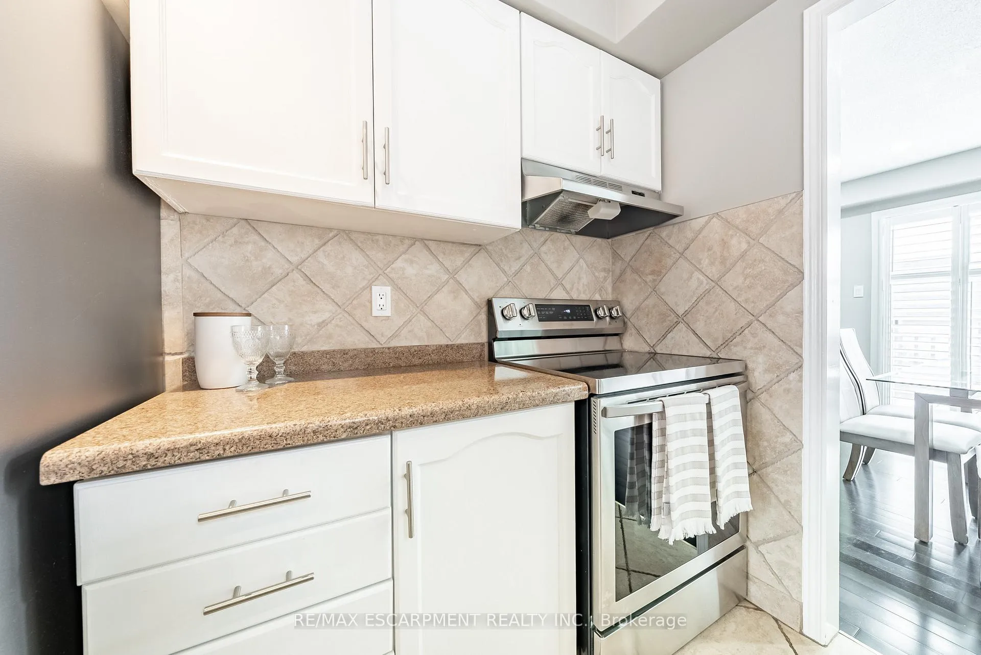 Photo 8 of 680 Rexford Drive, Hamilton, Randall — HOMEH
