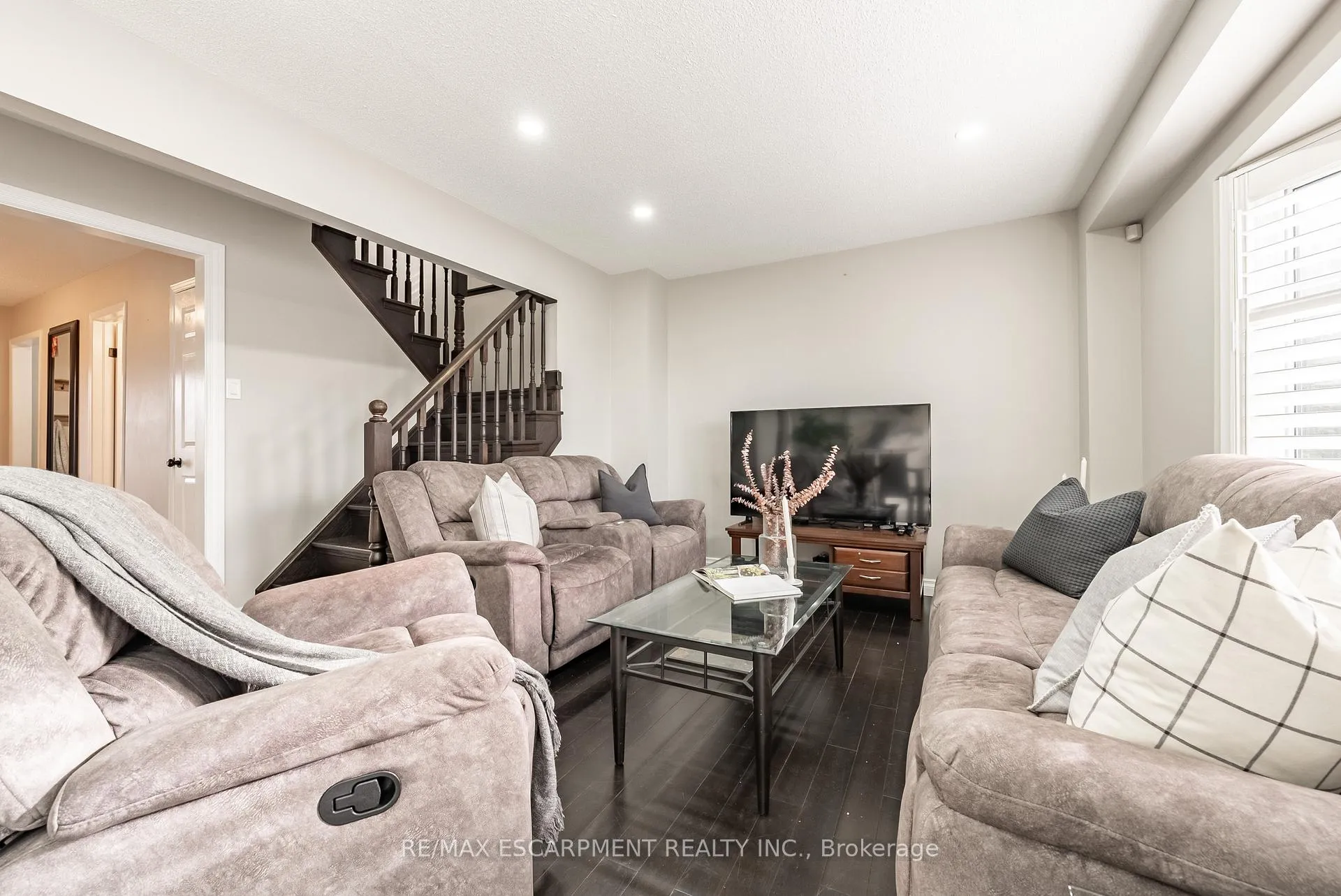 Photo 12 of 680 Rexford Drive, Hamilton, Randall — HOMEH