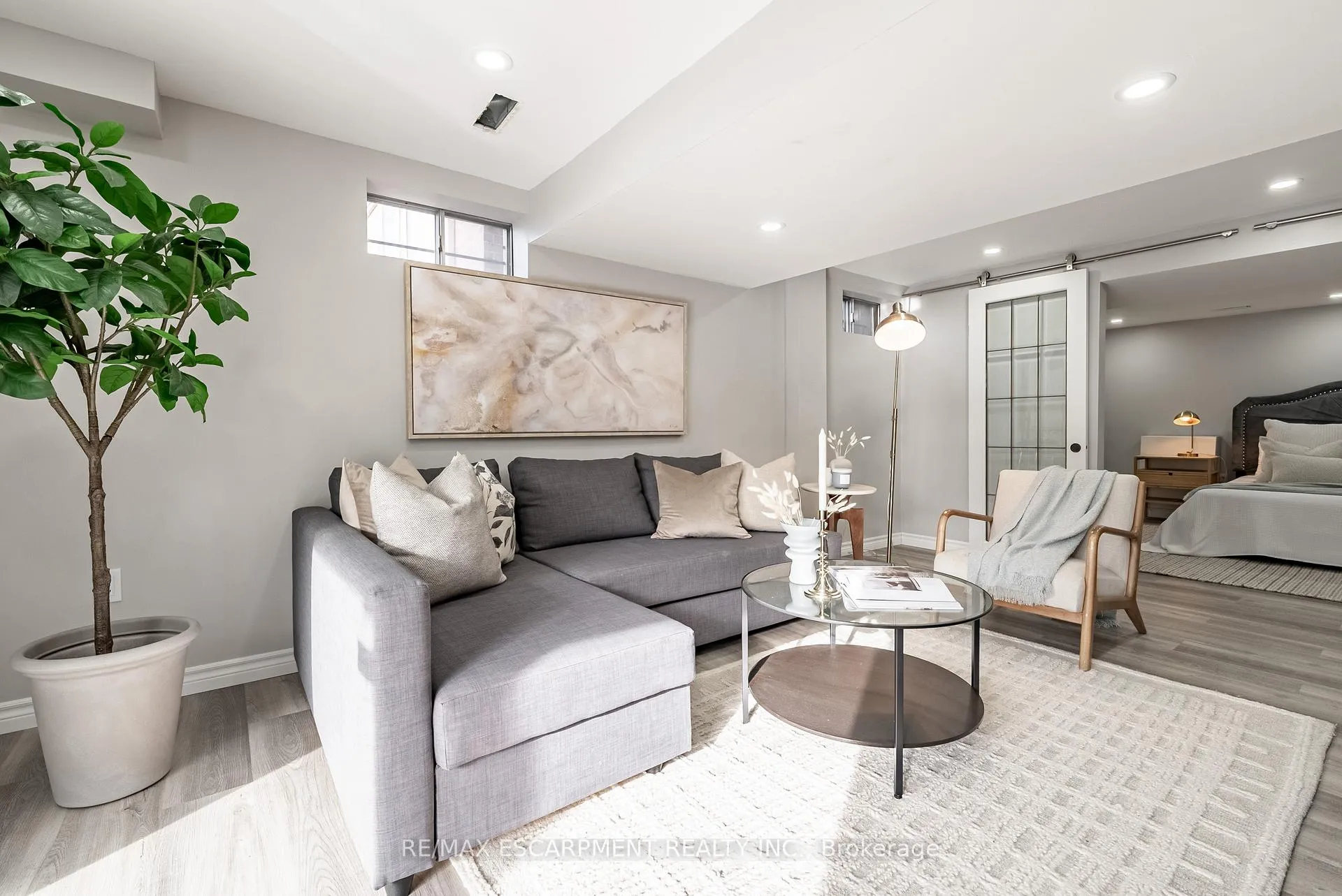Photo 16 of 680 Rexford Drive, Hamilton, Randall — HOMEH