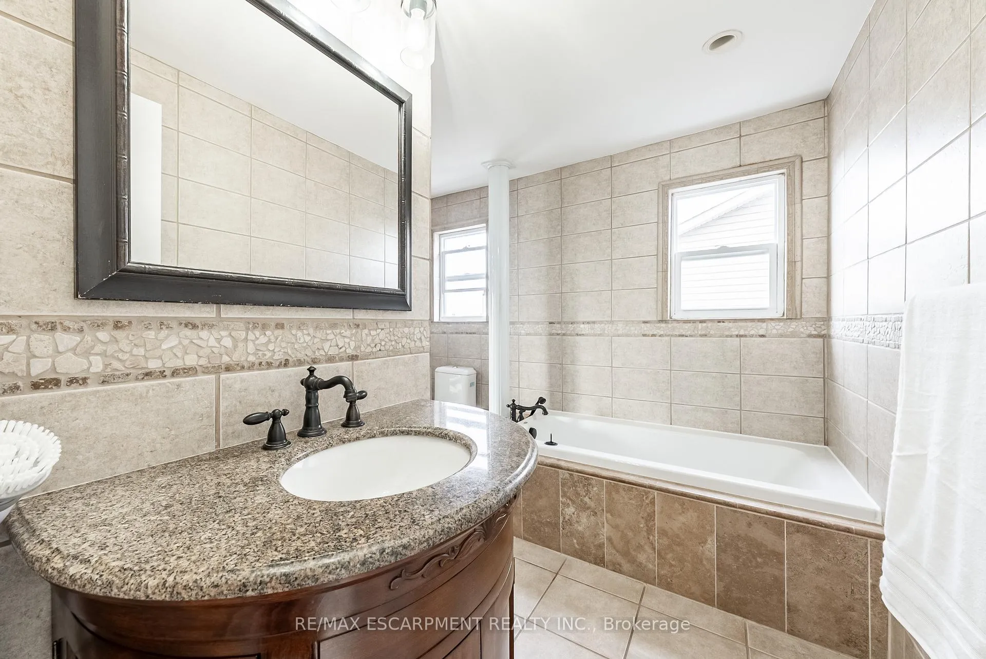 Photo 23 of 680 Rexford Drive, Hamilton, Randall — HOMEH