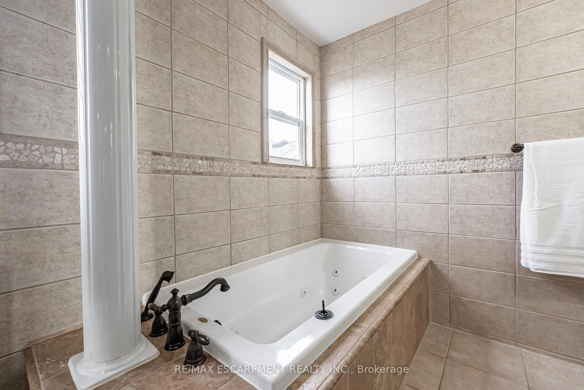 Photo 24 of 680 Rexford Drive, Hamilton, Randall — HOMEH
