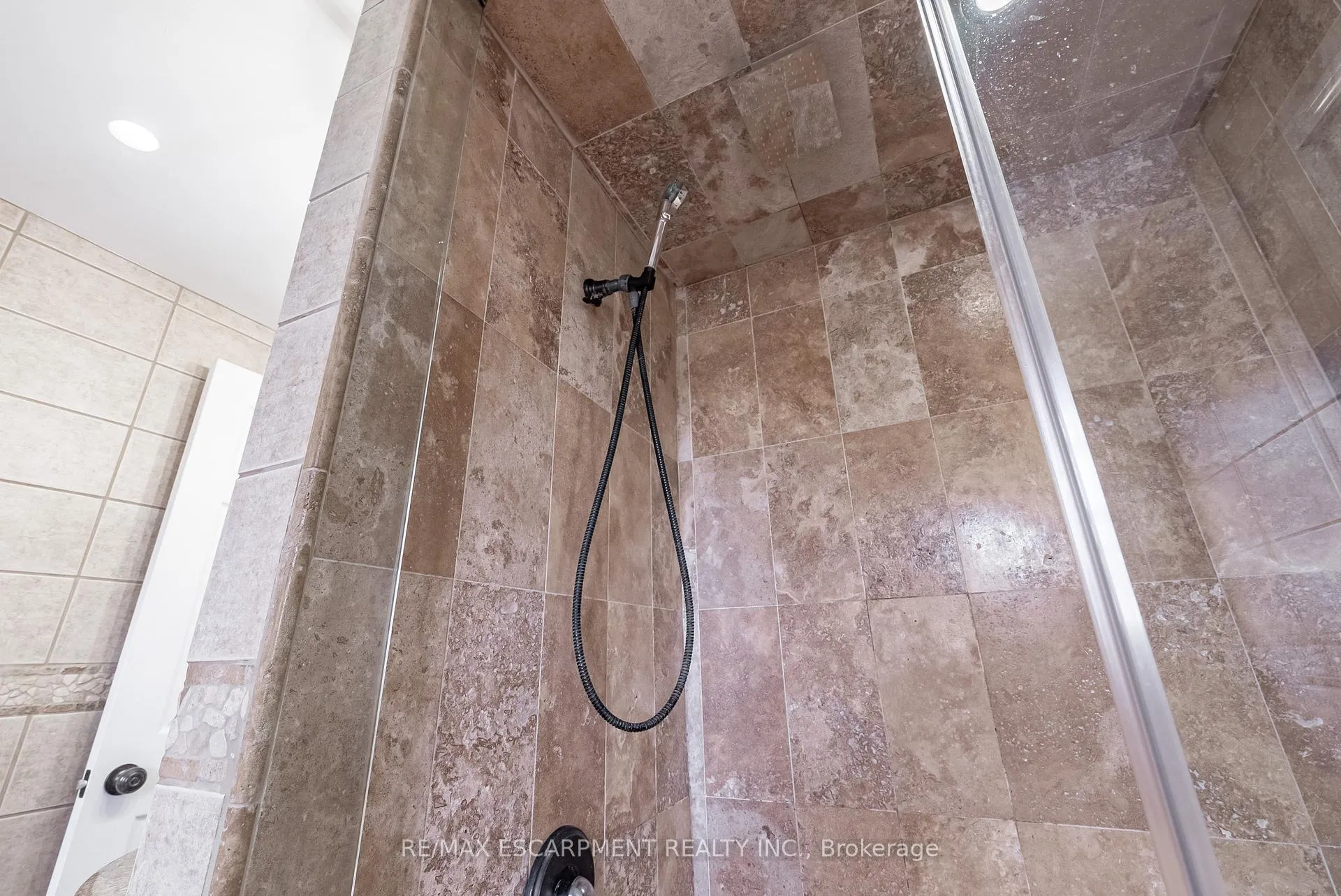 Photo 25 of 680 Rexford Drive, Hamilton, Randall — HOMEH