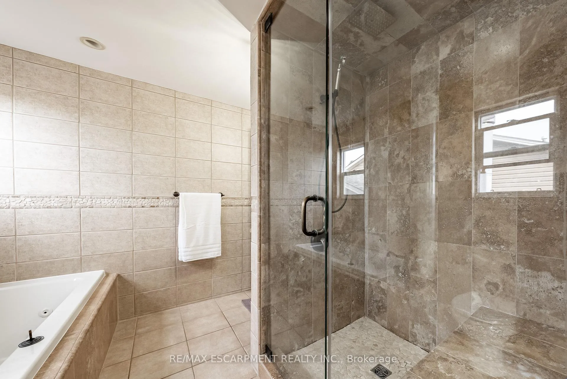 Photo 26 of 680 Rexford Drive, Hamilton, Randall — HOMEH
