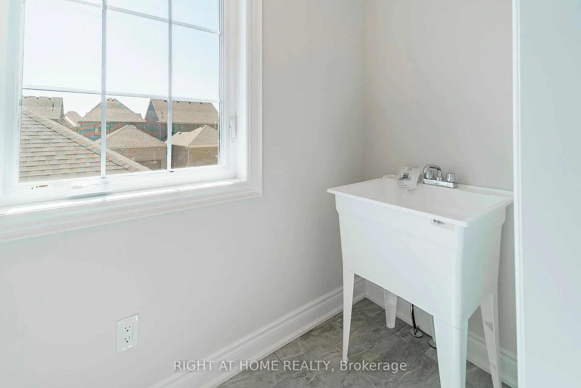 Photo 16 of 602 Wedlock Lane, Peterborough, Northcrest Ward 5 — HOMEH