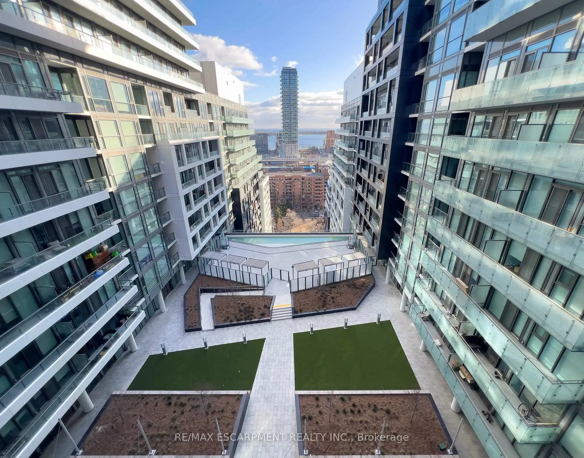 Photo 3 of Unit PH3002, 70 Princess Street, Toronto, Waterfront Communities — HOMEH