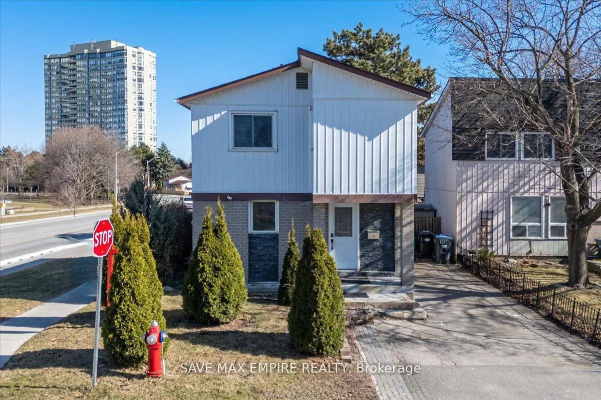 Photo 4 of 18 Hasting Square, Brampton, Central Park — HOMEH