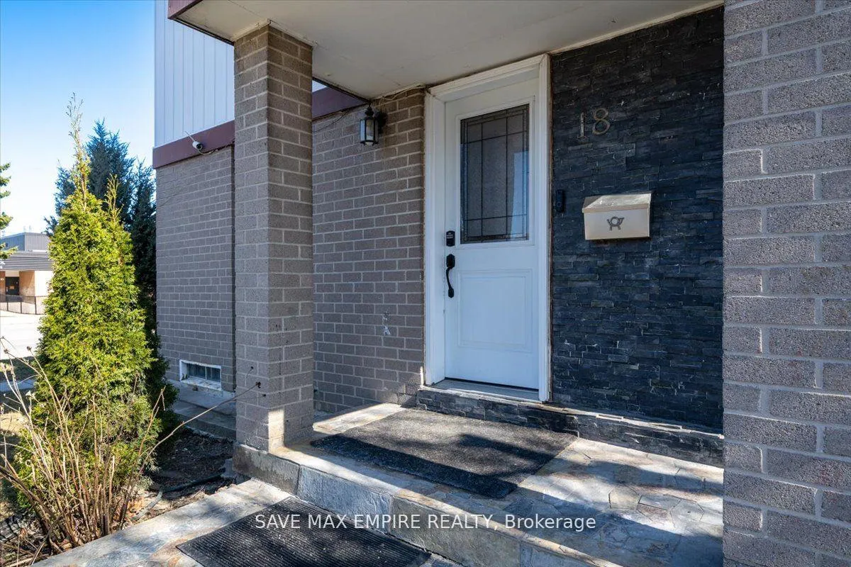 Photo 5 of 18 Hasting Square, Brampton, Central Park — HOMEH