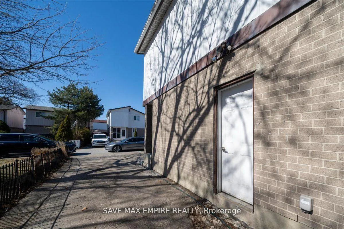 Photo 31 of 18 Hasting Square, Brampton, Central Park — HOMEH
