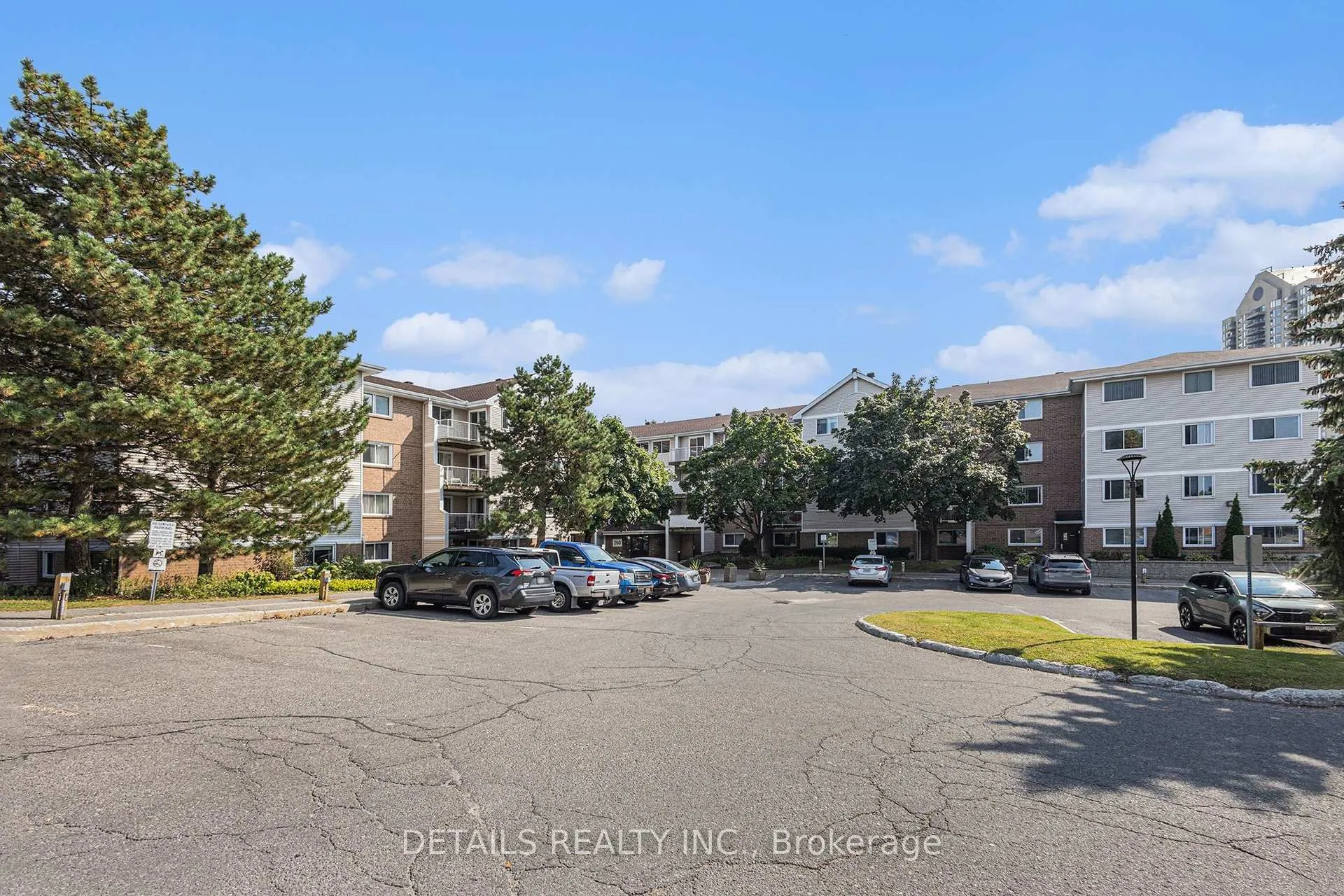 Photo 1 of Unit 103, 260 Brittany Drive, Ottawa, Viscount Alexander Park — HOMEH