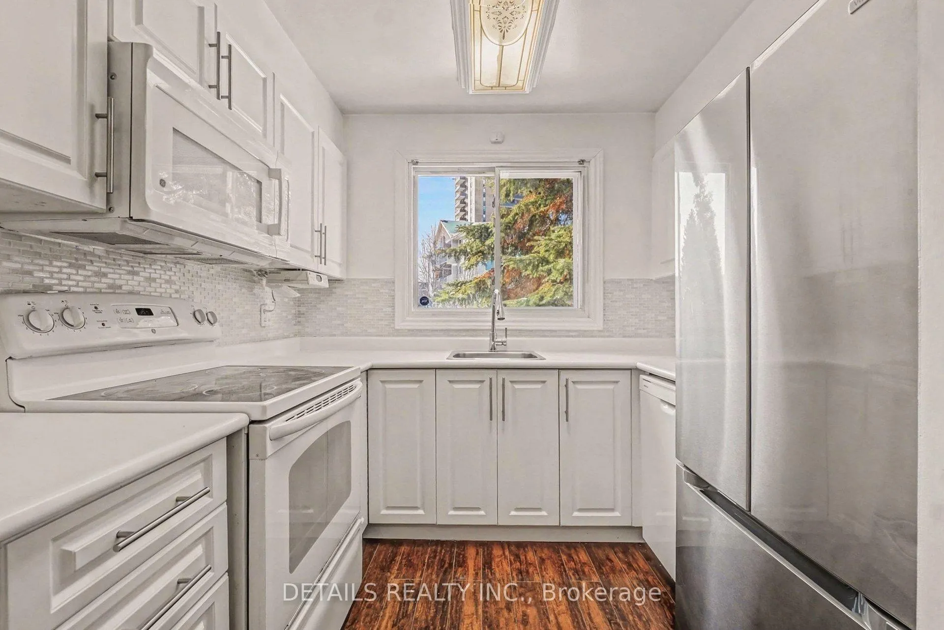 Photo 2 of Unit 103, 260 Brittany Drive, Ottawa, Viscount Alexander Park — HOMEH