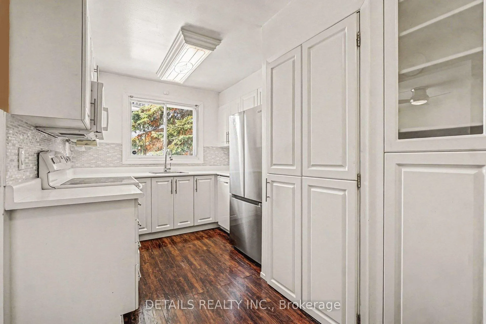 Photo 3 of Unit 103, 260 Brittany Drive, Ottawa, Viscount Alexander Park — HOMEH