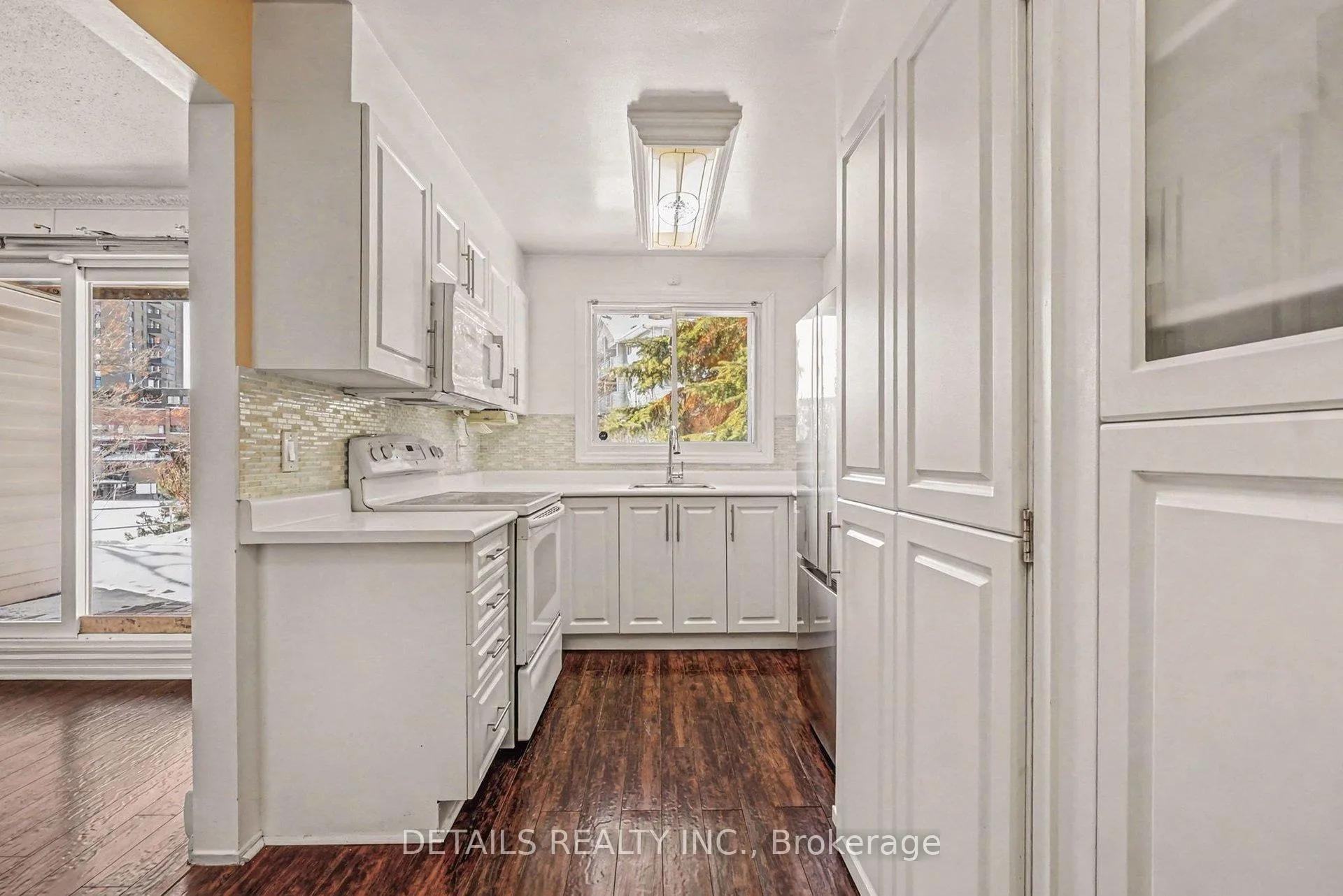 Photo 4 of Unit 103, 260 Brittany Drive, Ottawa, Viscount Alexander Park — HOMEH