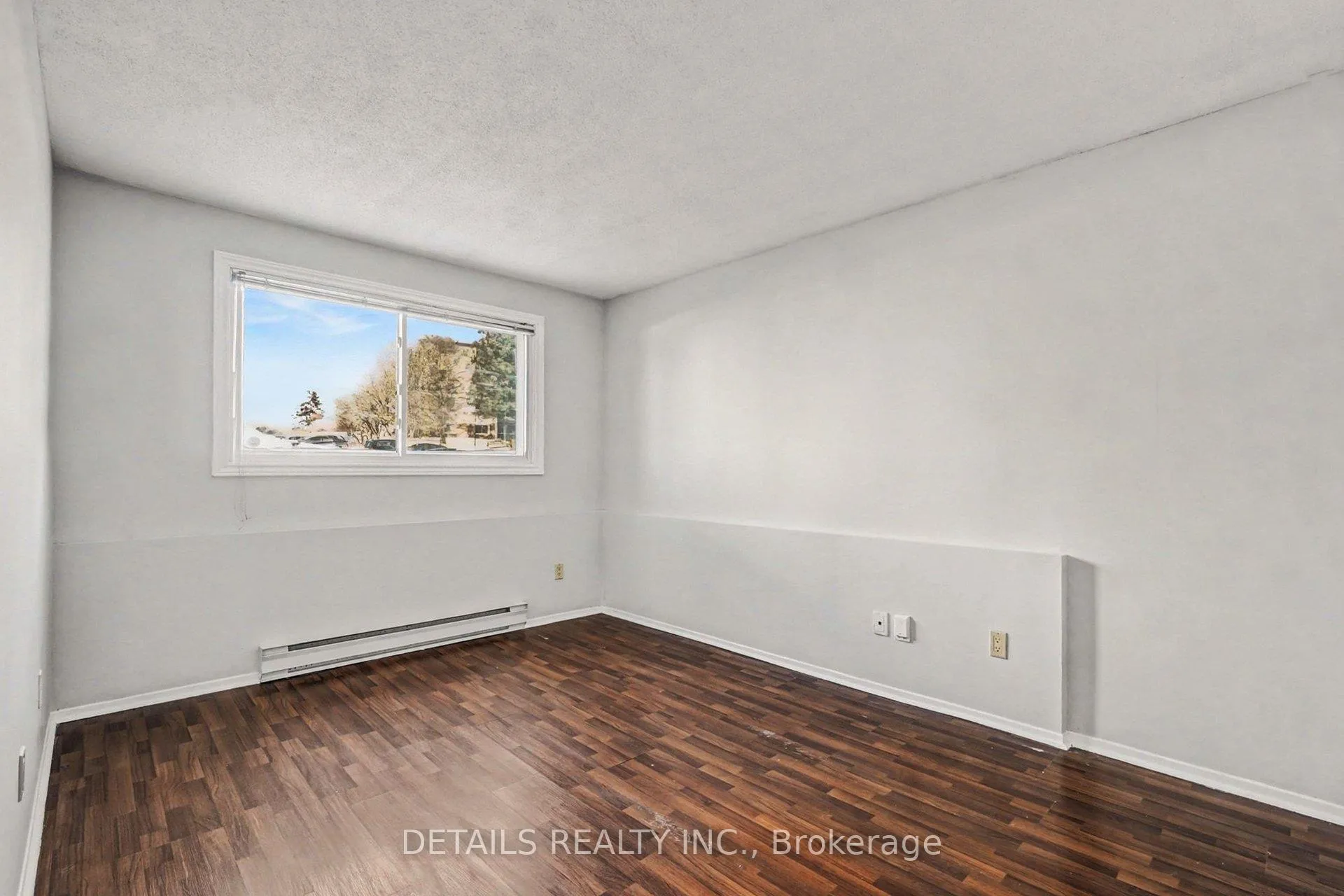 Photo 9 of Unit 103, 260 Brittany Drive, Ottawa, Viscount Alexander Park — HOMEH
