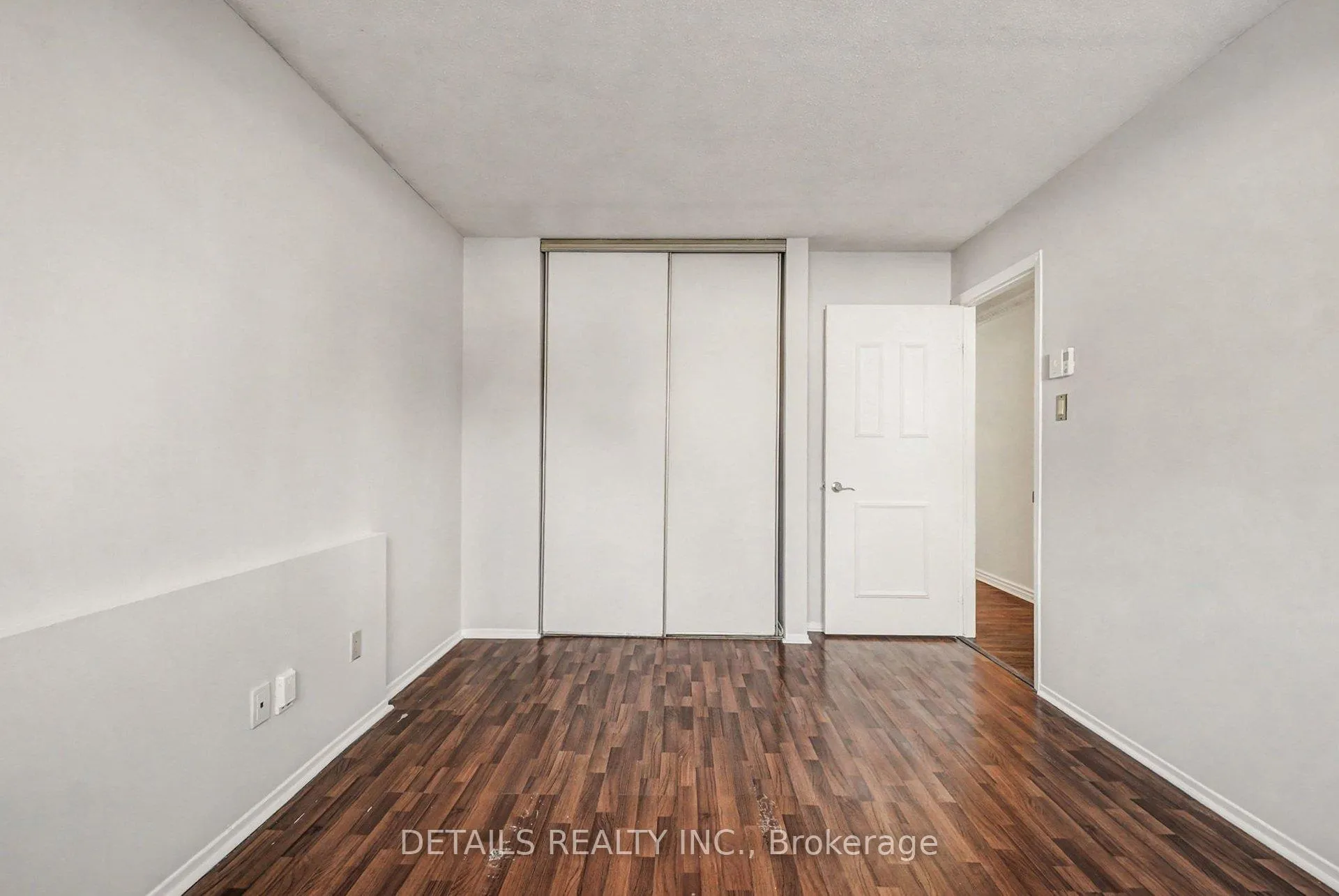 Photo 10 of Unit 103, 260 Brittany Drive, Ottawa, Viscount Alexander Park — HOMEH