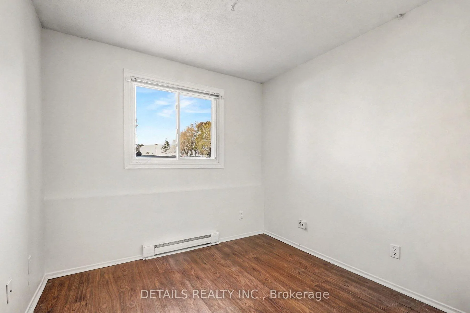Photo 11 of Unit 103, 260 Brittany Drive, Ottawa, Viscount Alexander Park — HOMEH