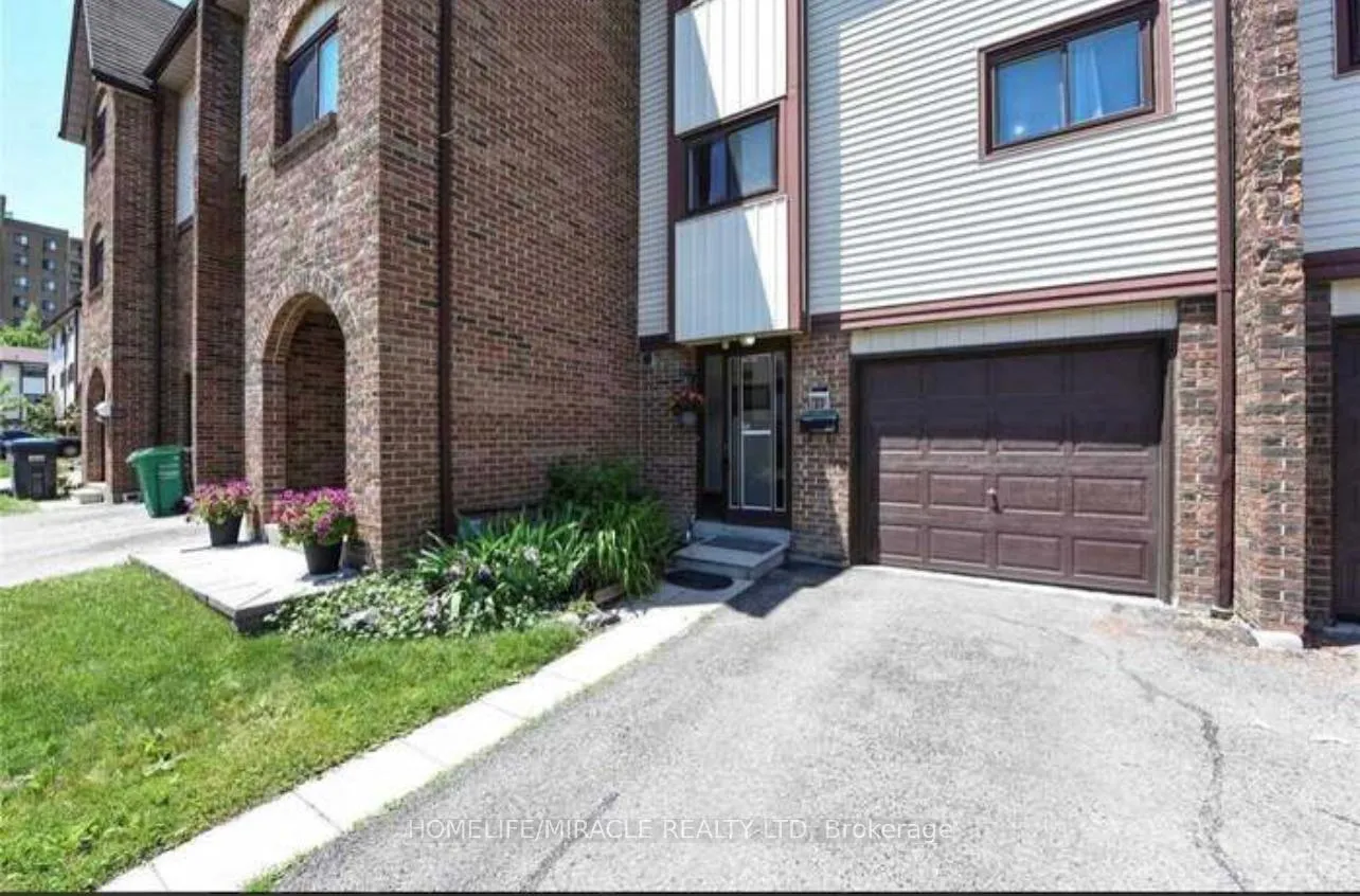Photo 3 of 23 Mccallum Court, Brampton, Queen Street Corridor — HOMEH