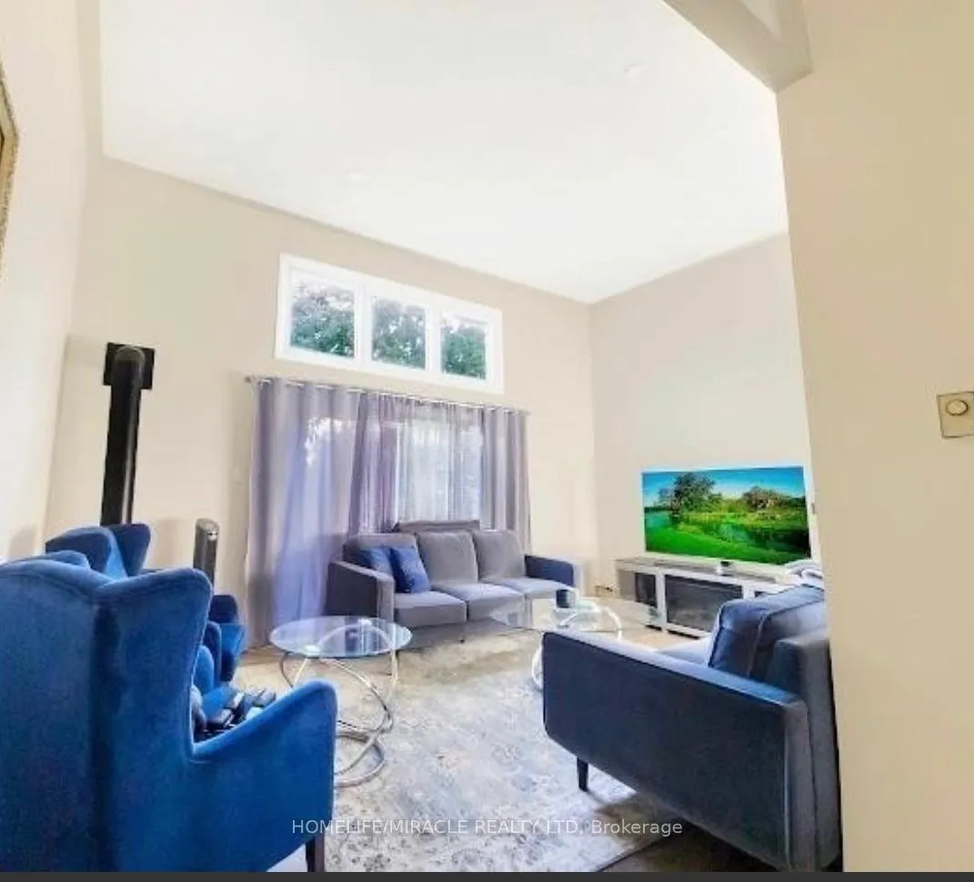 Photo 4 of 23 Mccallum Court, Brampton, Queen Street Corridor — HOMEH