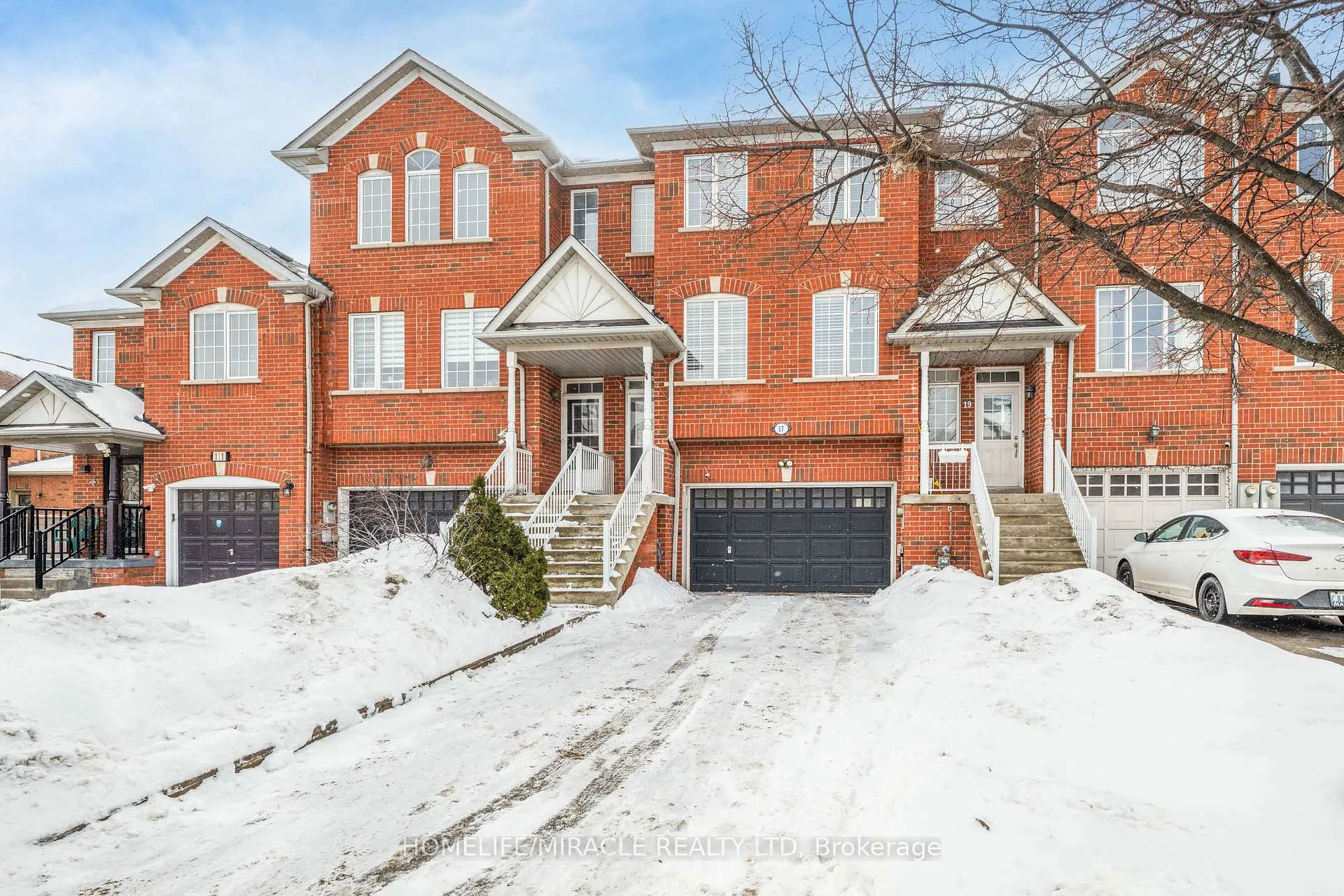 Photo 1 of 17 Pikake Court, Vaughan, Vellore Village — HOMEH