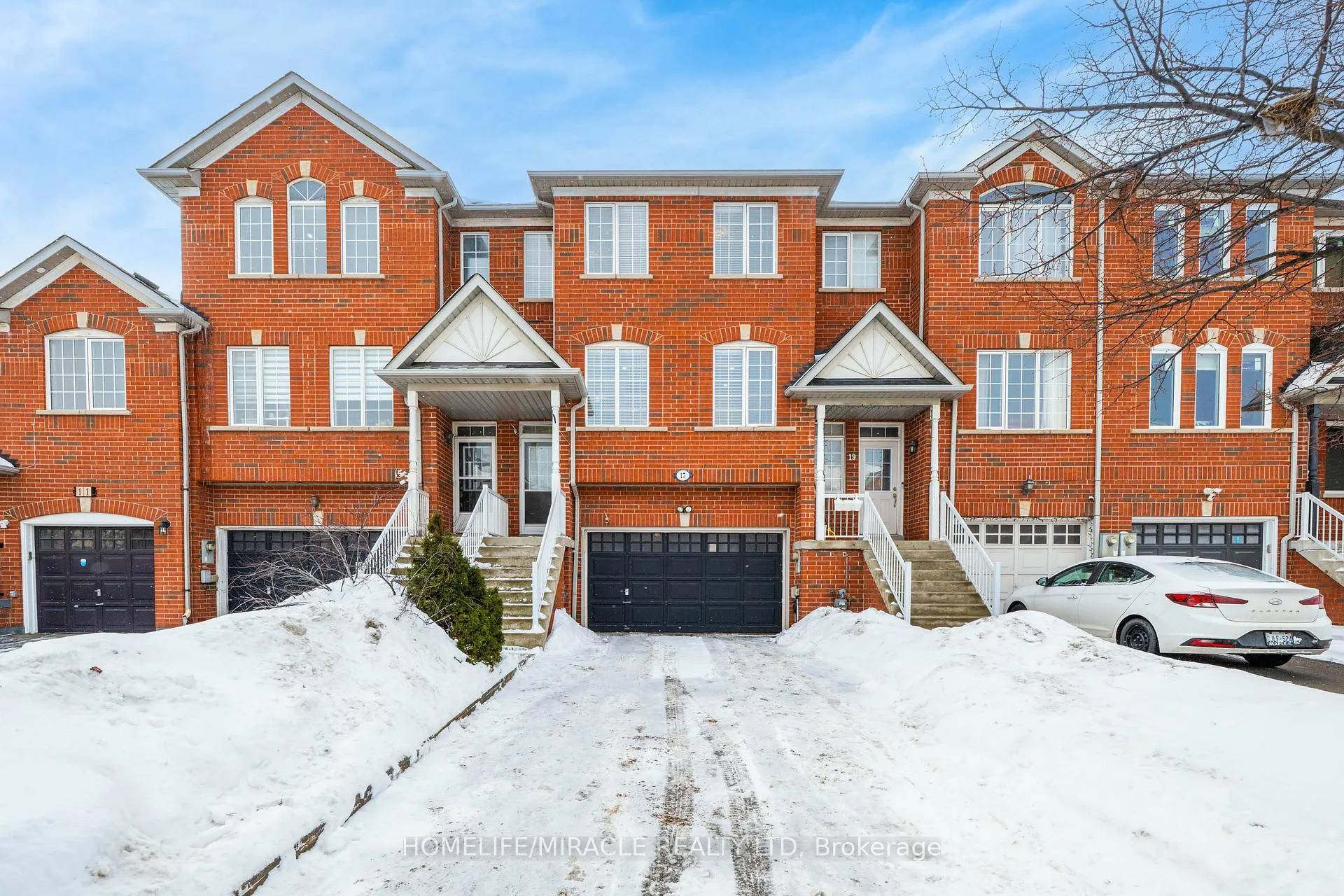 Photo 2 of 17 Pikake Court, Vaughan, Vellore Village — HOMEH