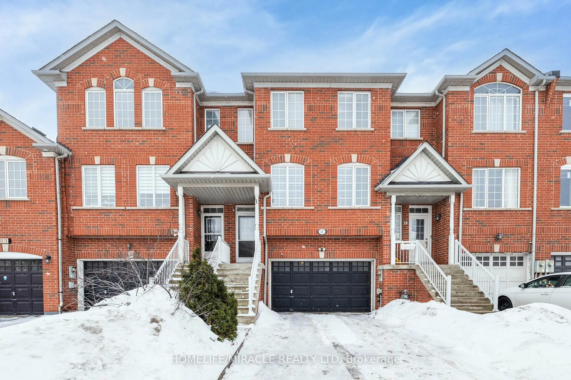 Photo 3 of 17 Pikake Court, Vaughan, Vellore Village — HOMEH