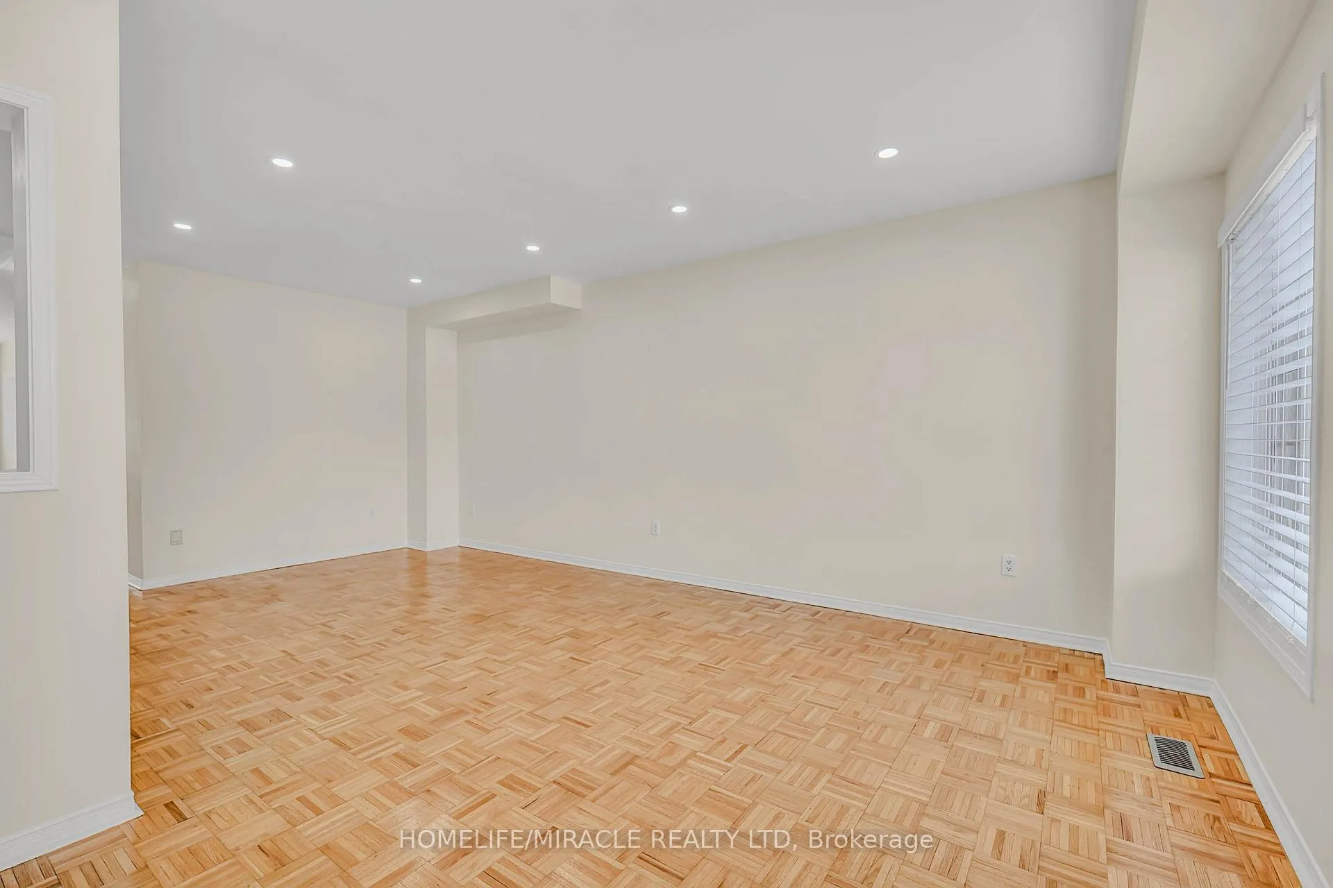 Photo 7 of 17 Pikake Court, Vaughan, Vellore Village — HOMEH