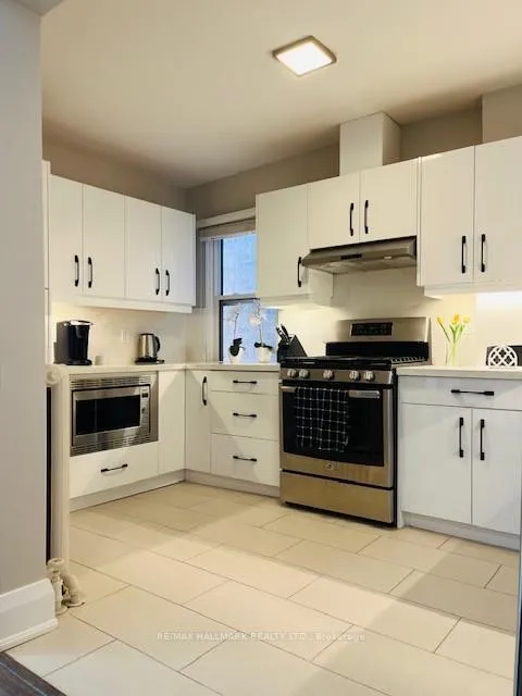Photo 2 of Unit 2nd Floor, 487 Clinton Street, Toronto, The Annex — HOMEH
