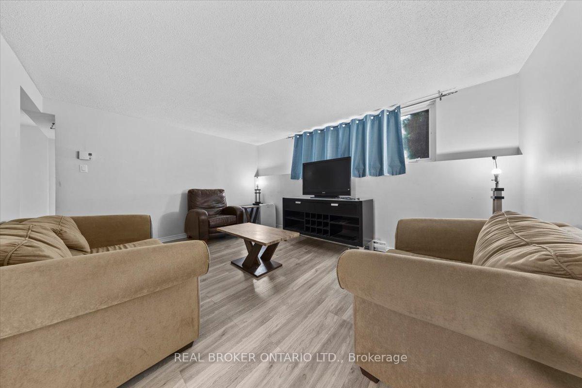 Photo 16 of 161 Guigues Avenue, Ottawa, Lower Town/Byward Market — HOMEH