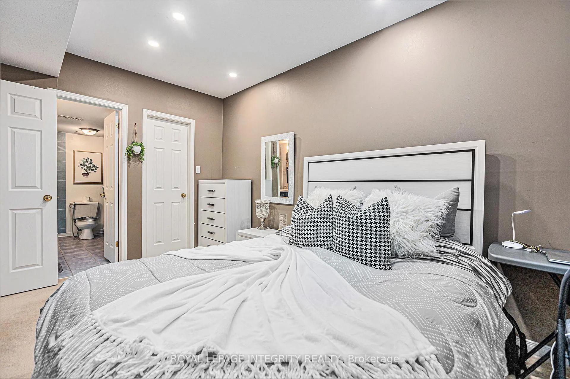 Photo 19 of Unit 42, 1512 Walkley Road, Ottawa, Heron Gate/Industrial Park — HOMEH
