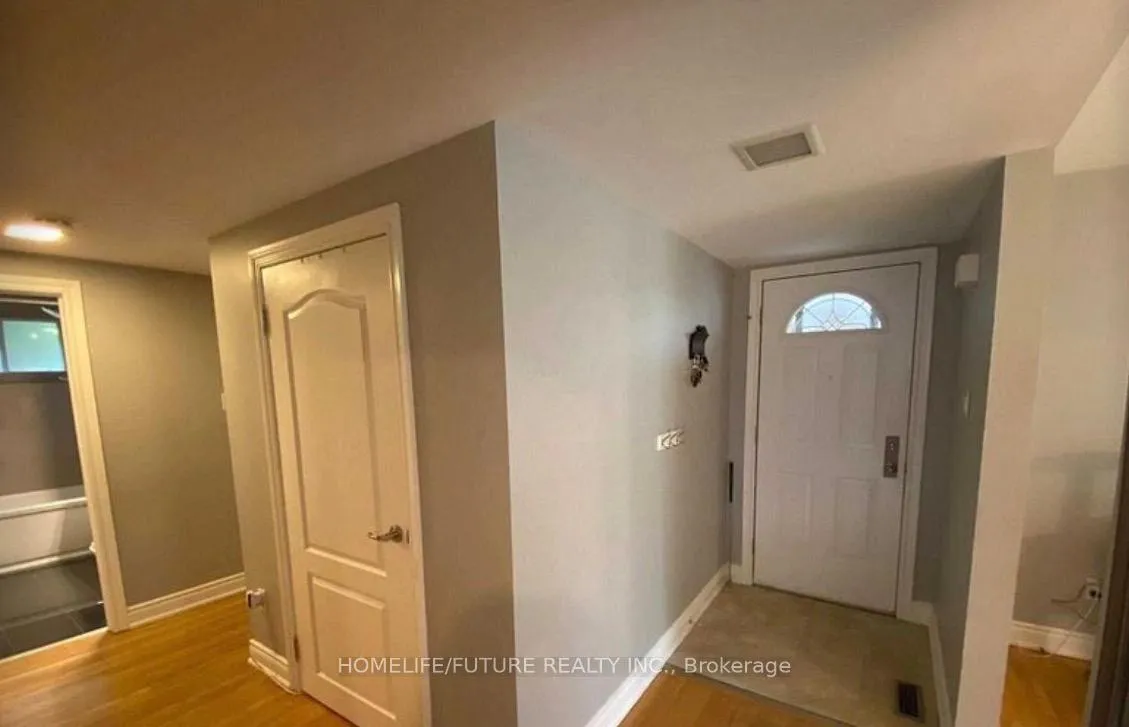 Photo 5 of 13 Bromley Crescent, Brampton, Avondale — HOMEH