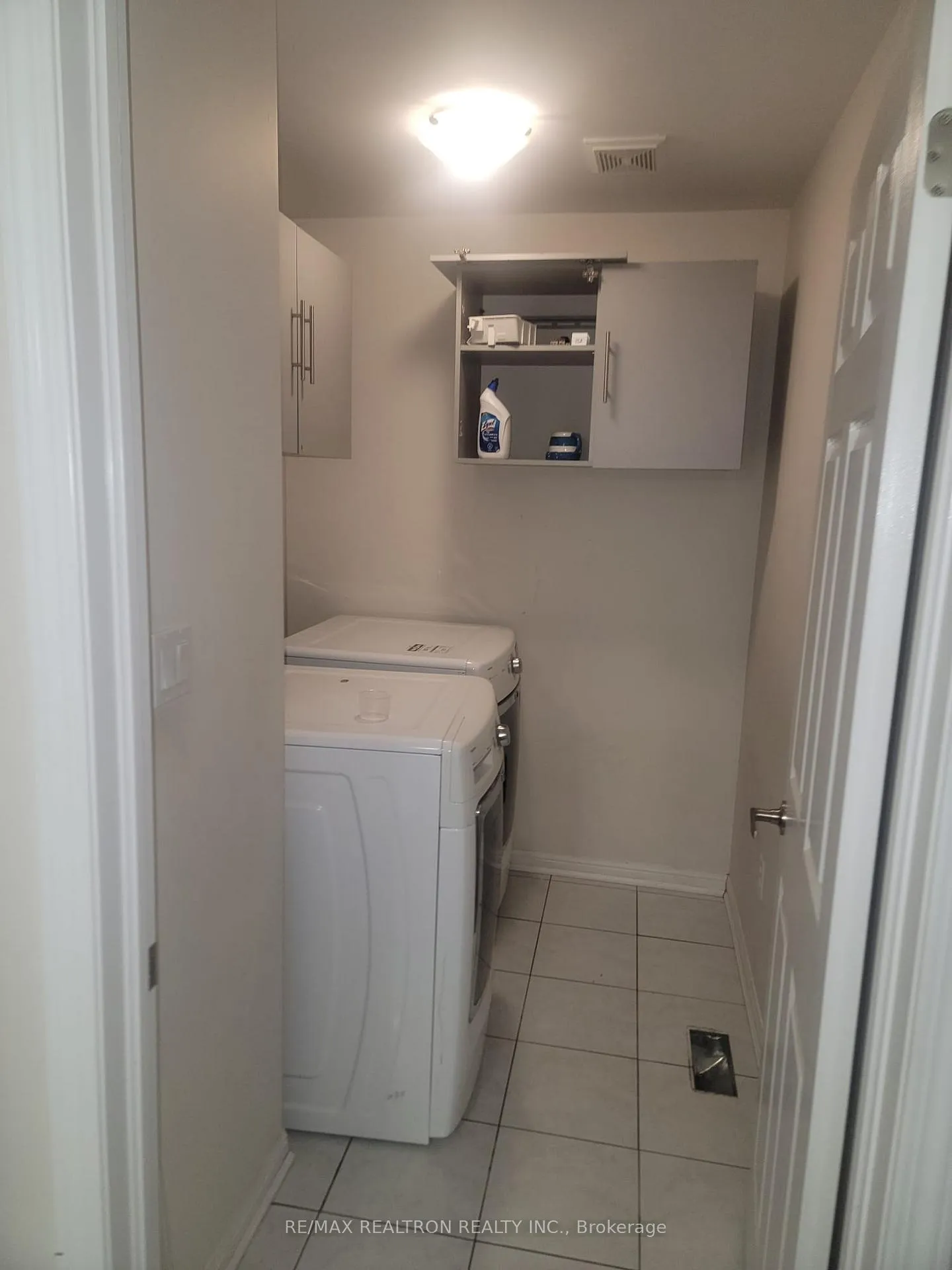 Photo 5 of Unit Main & 2nd, 13 Dulverton Drive, Brampton, Northwest Brampton — HOMEH