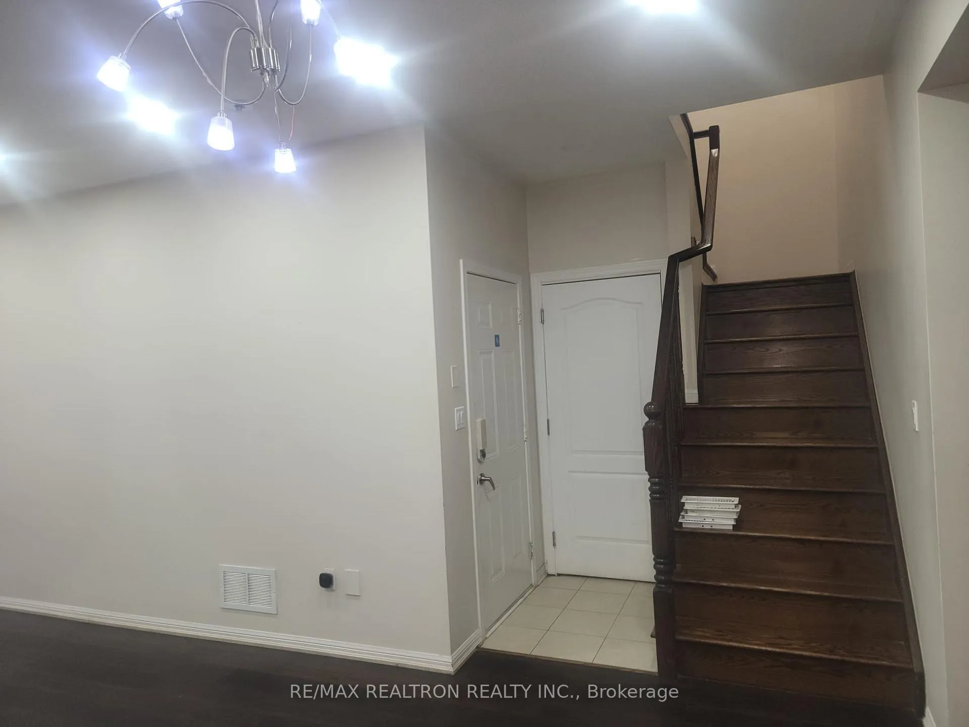 Photo 6 of Unit Main & 2nd, 13 Dulverton Drive, Brampton, Northwest Brampton — HOMEH