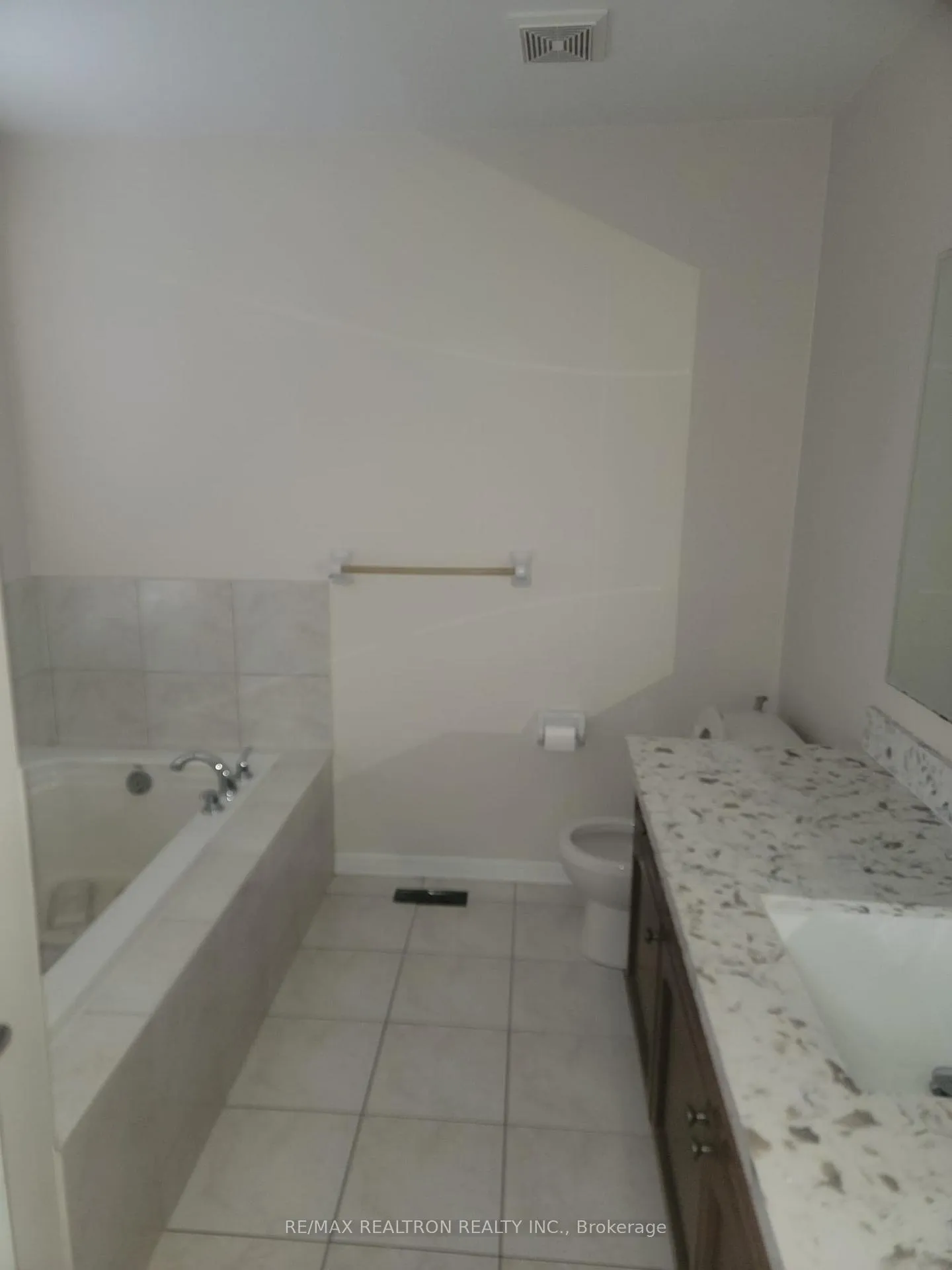 Photo 16 of Unit Main & 2nd, 13 Dulverton Drive, Brampton, Northwest Brampton — HOMEH