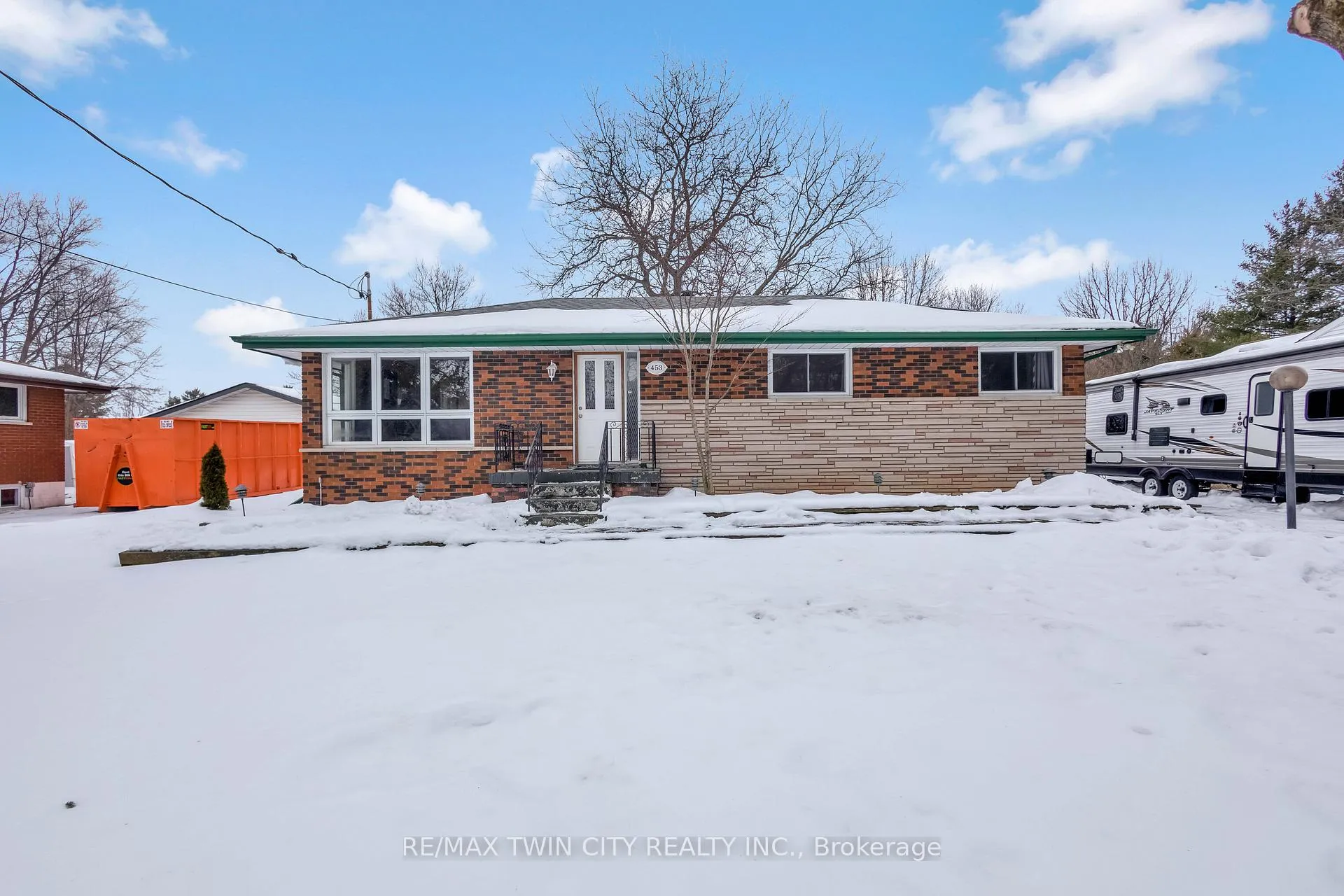 Photo 2 of 453 Glancaster Road, Hamilton, Airport Employment Area — HOMEH