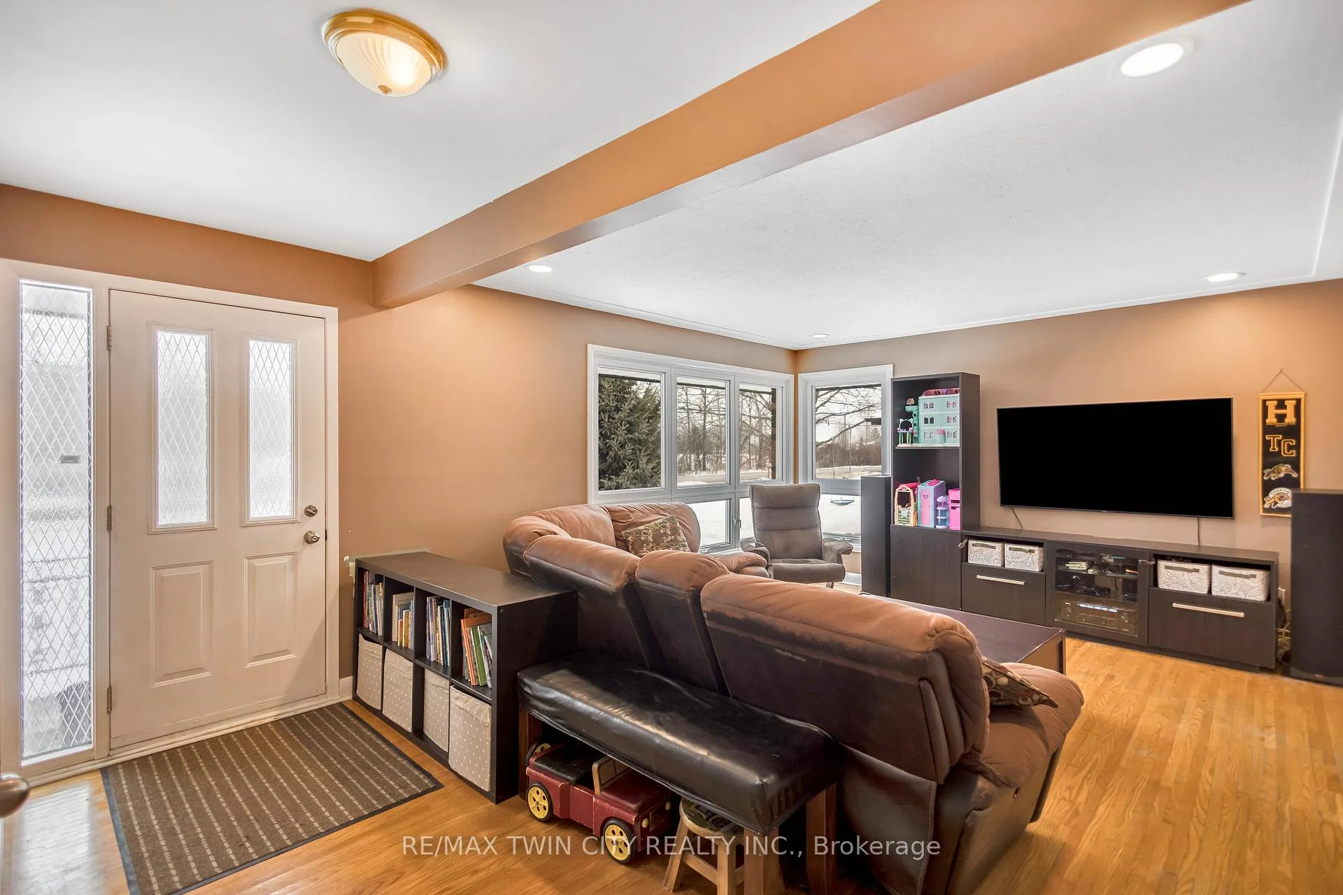 Photo 6 of 453 Glancaster Road, Hamilton, Airport Employment Area — HOMEH