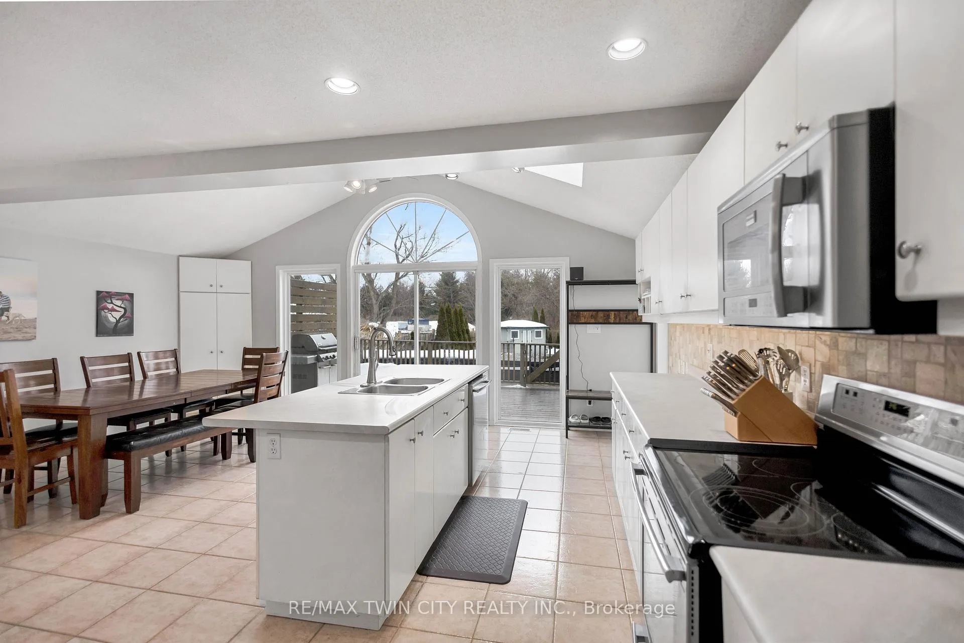 Photo 10 of 453 Glancaster Road, Hamilton, Airport Employment Area — HOMEH
