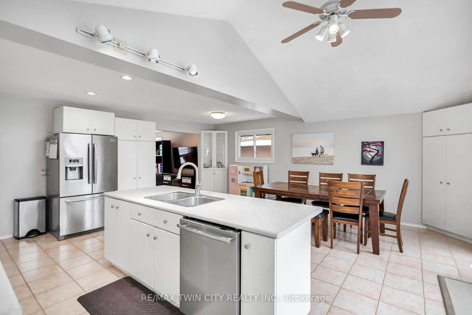 Photo 12 of 453 Glancaster Road, Hamilton, Airport Employment Area — HOMEH