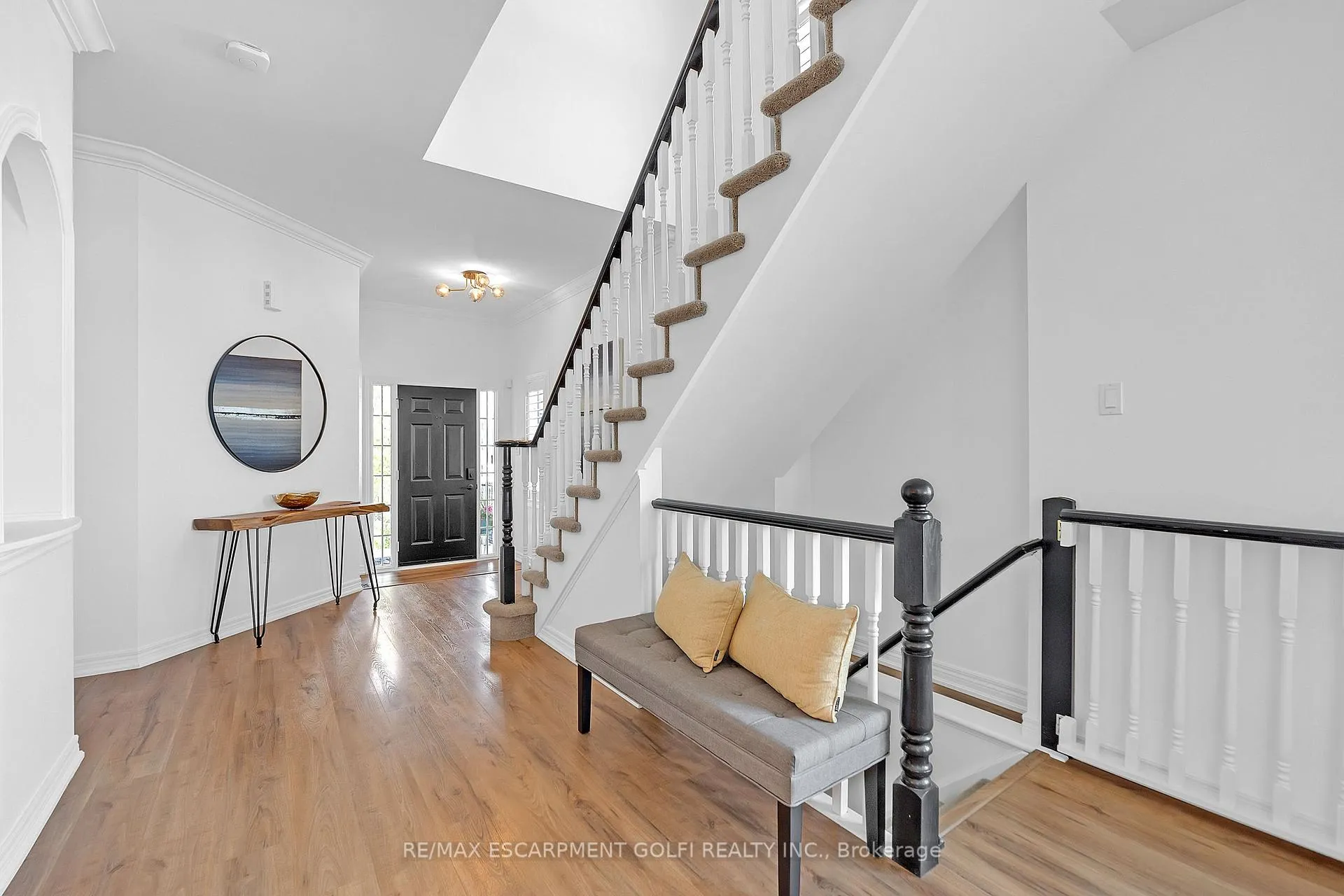 Photo 4 of Unit 3, 97 Sunvale Place, Hamilton, Lakeshore — HOMEH