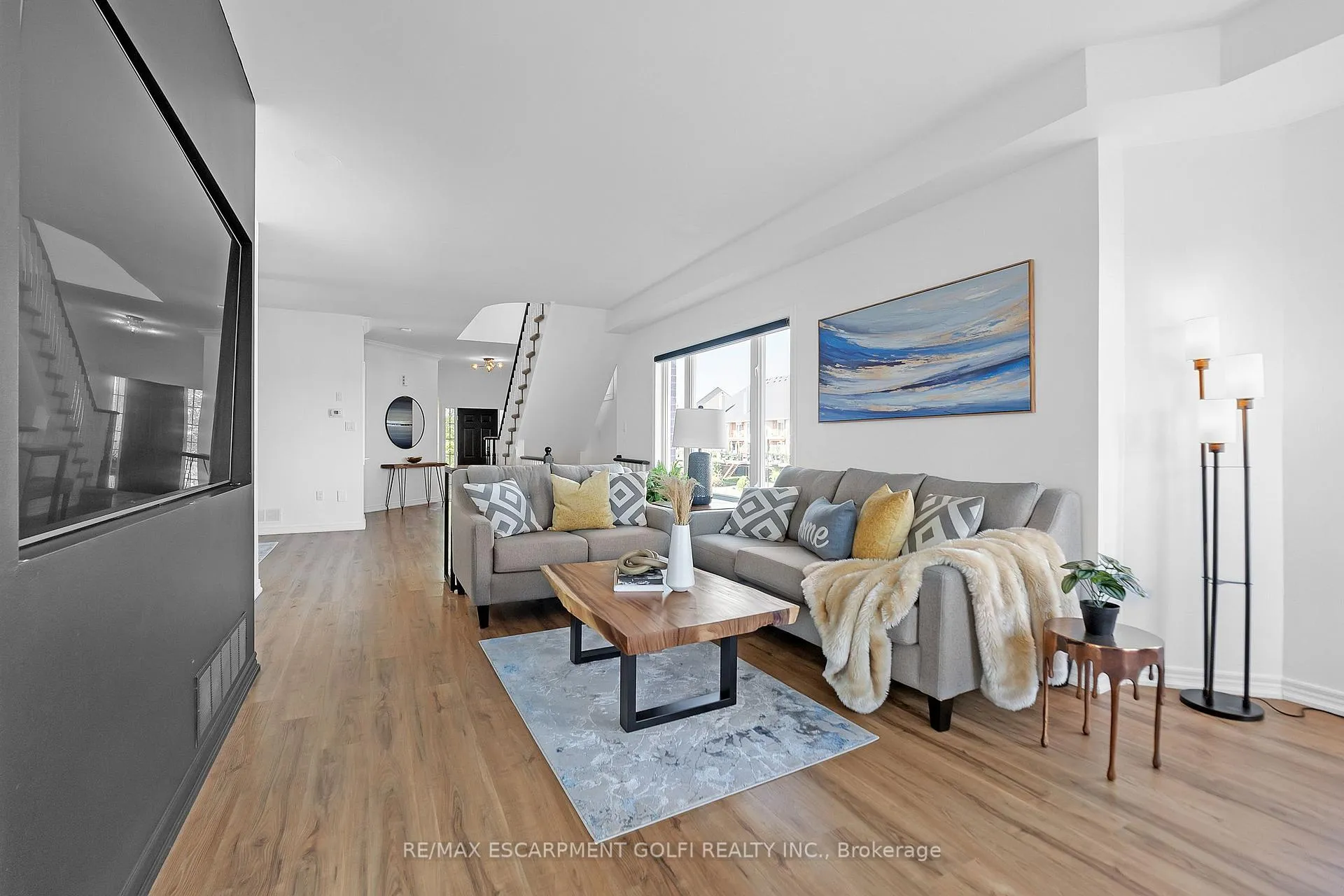 Photo 9 of Unit 3, 97 Sunvale Place, Hamilton, Lakeshore — HOMEH