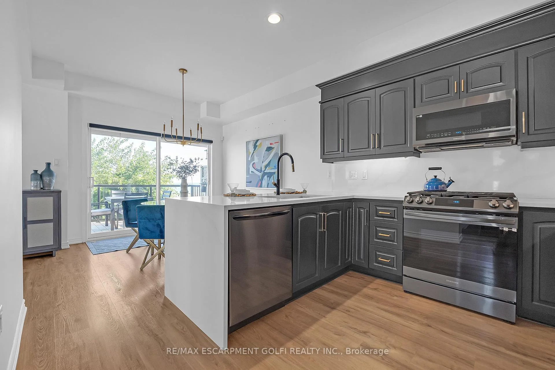Photo 11 of Unit 3, 97 Sunvale Place, Hamilton, Lakeshore — HOMEH