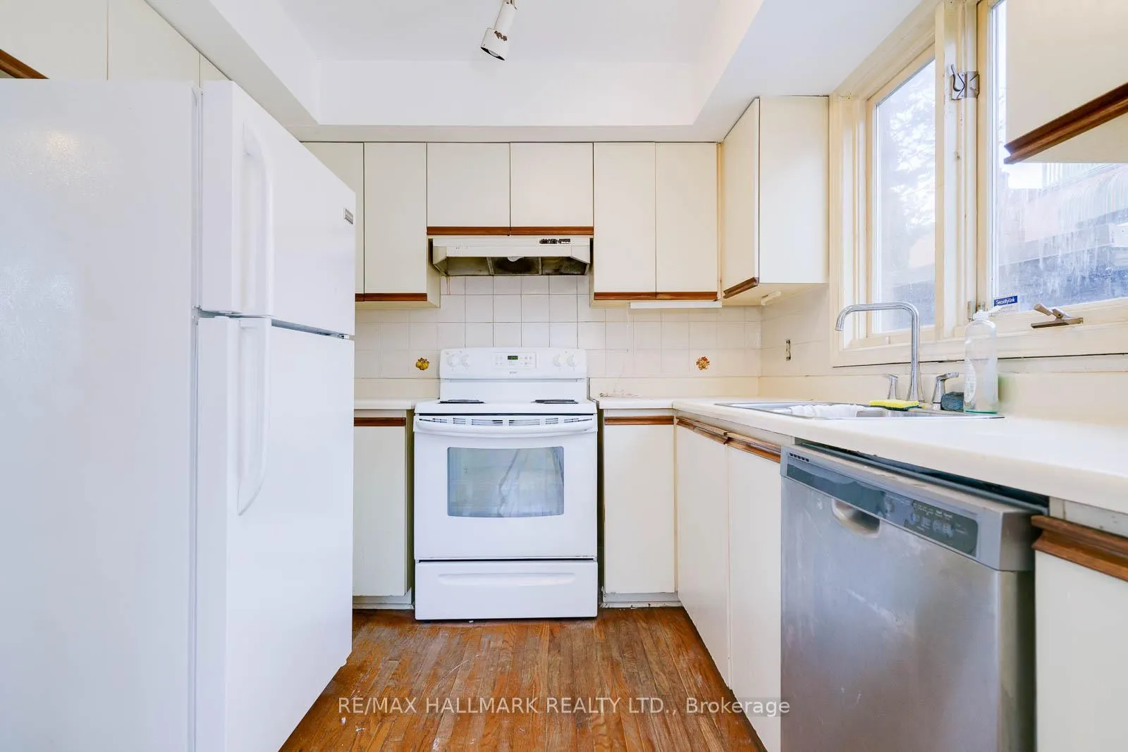 Photo 8 of 26 Hazel Avenue, Toronto, The Beaches — HOMEH