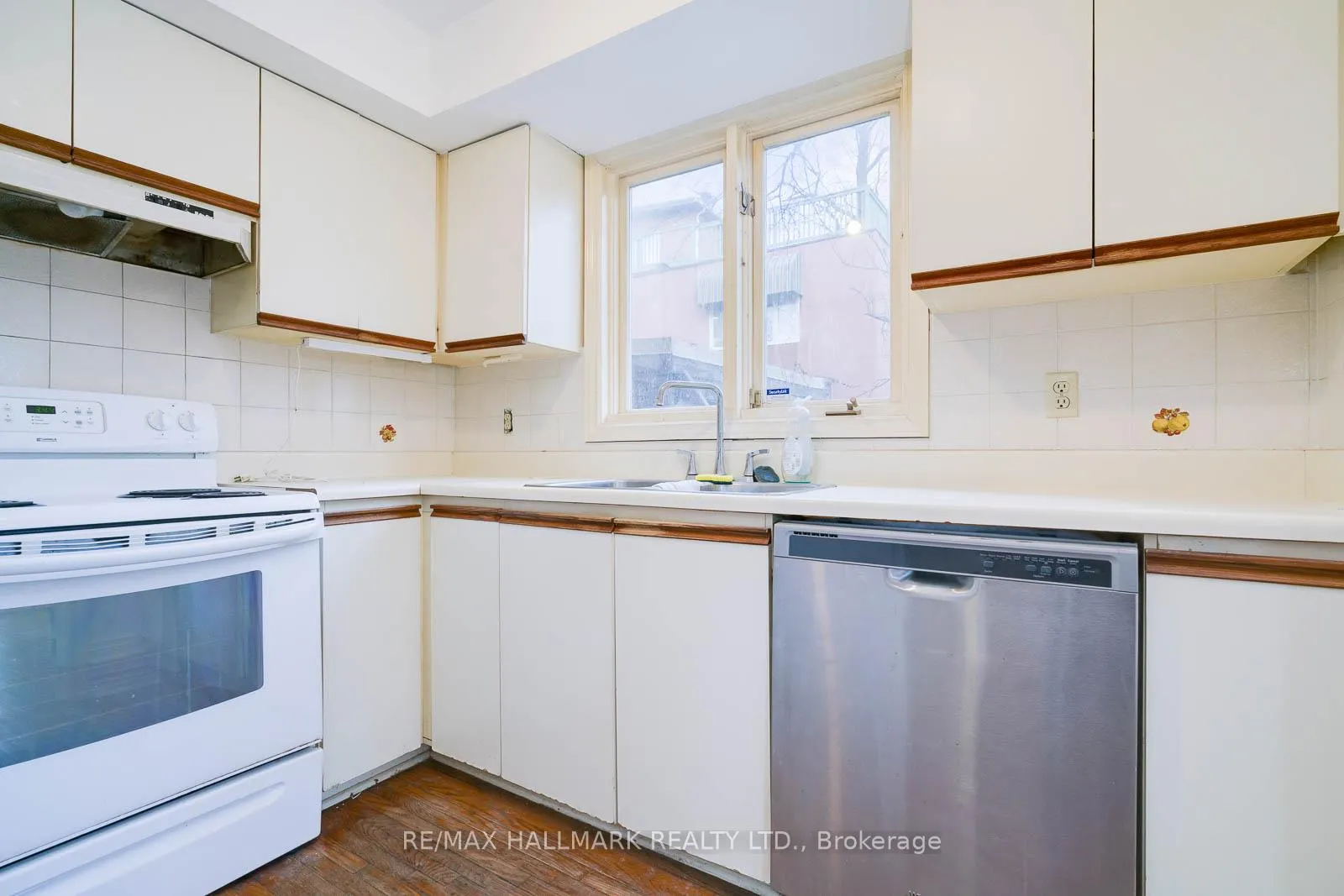 Photo 9 of 26 Hazel Avenue, Toronto, The Beaches — HOMEH