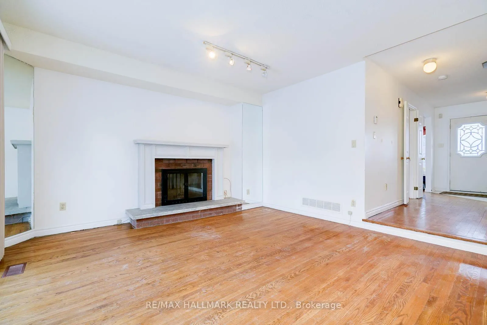 Photo 10 of 26 Hazel Avenue, Toronto, The Beaches — HOMEH