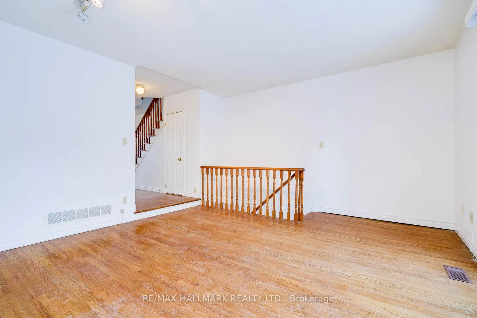 Photo 14 of 26 Hazel Avenue, Toronto, The Beaches — HOMEH