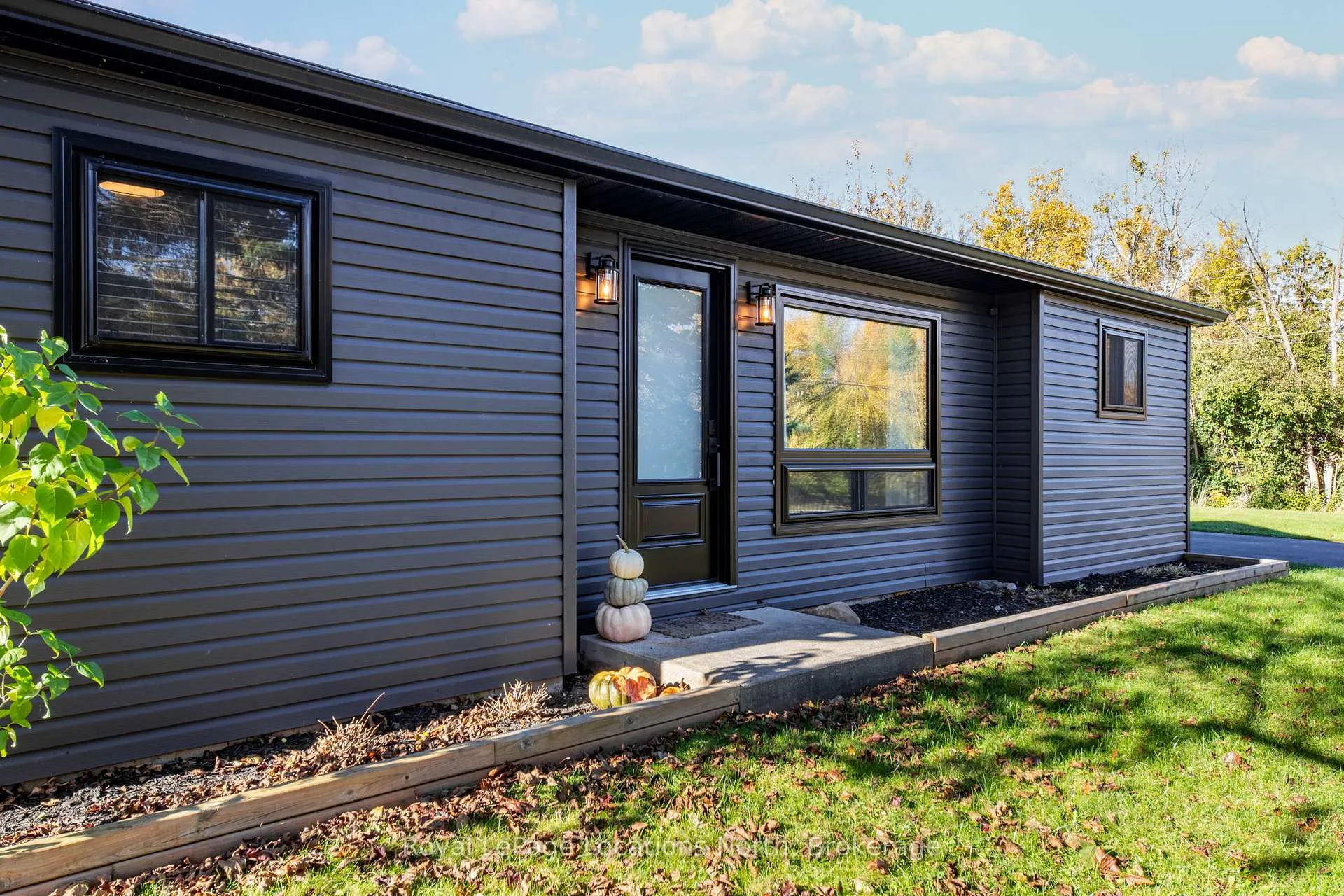 Photo 4 of 19 Dell Parr Avenue, Dryden, Barclay — HOMEH