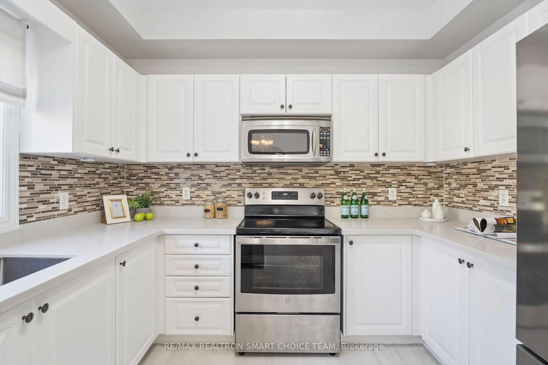 Photo 14 of 117 Miller Drive, Barrie, Edgehill Drive — HOMEH