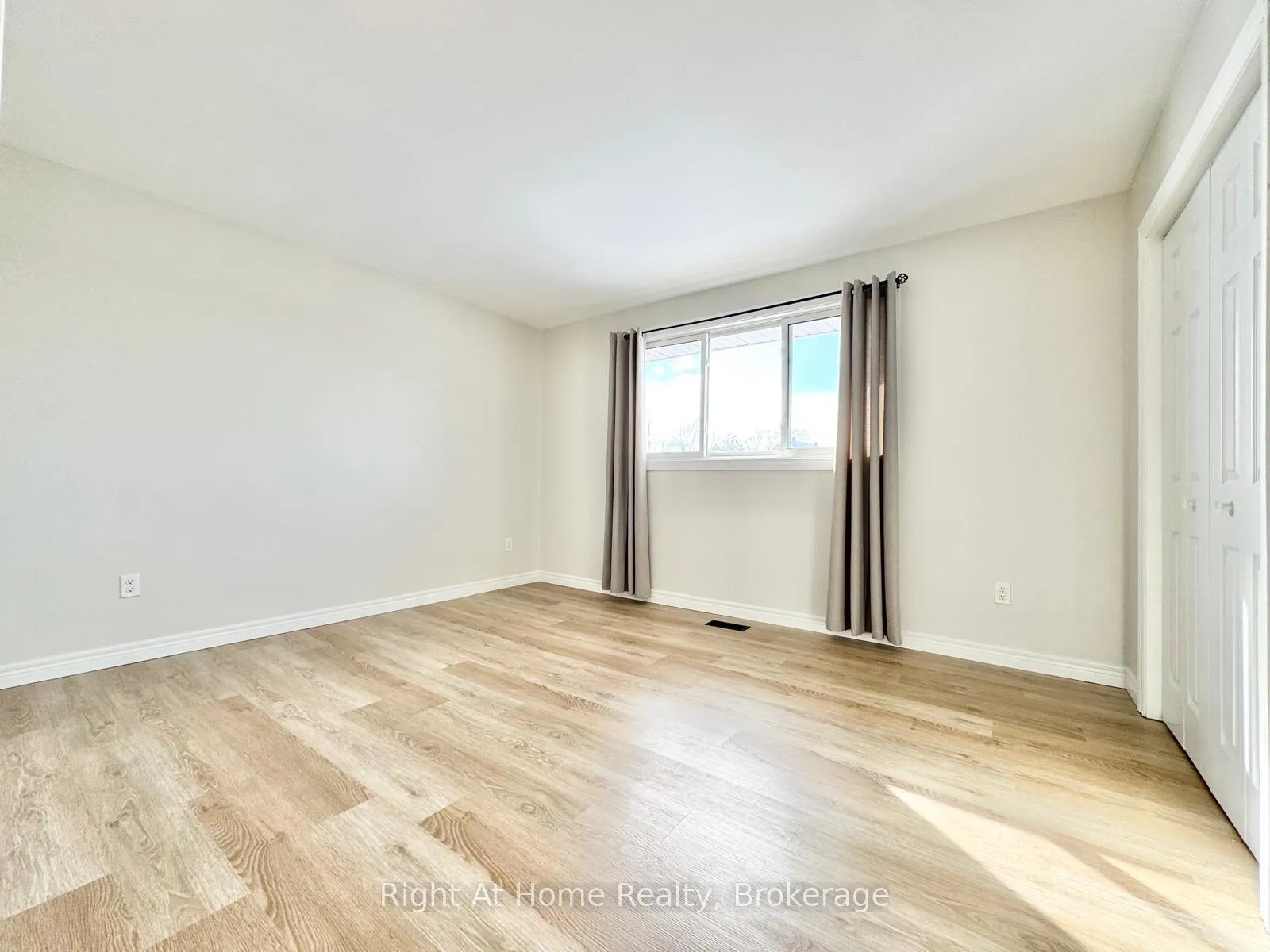 Photo 11 of 221 First Road E, Hamilton, Rural Stoney Creek — HOMEH